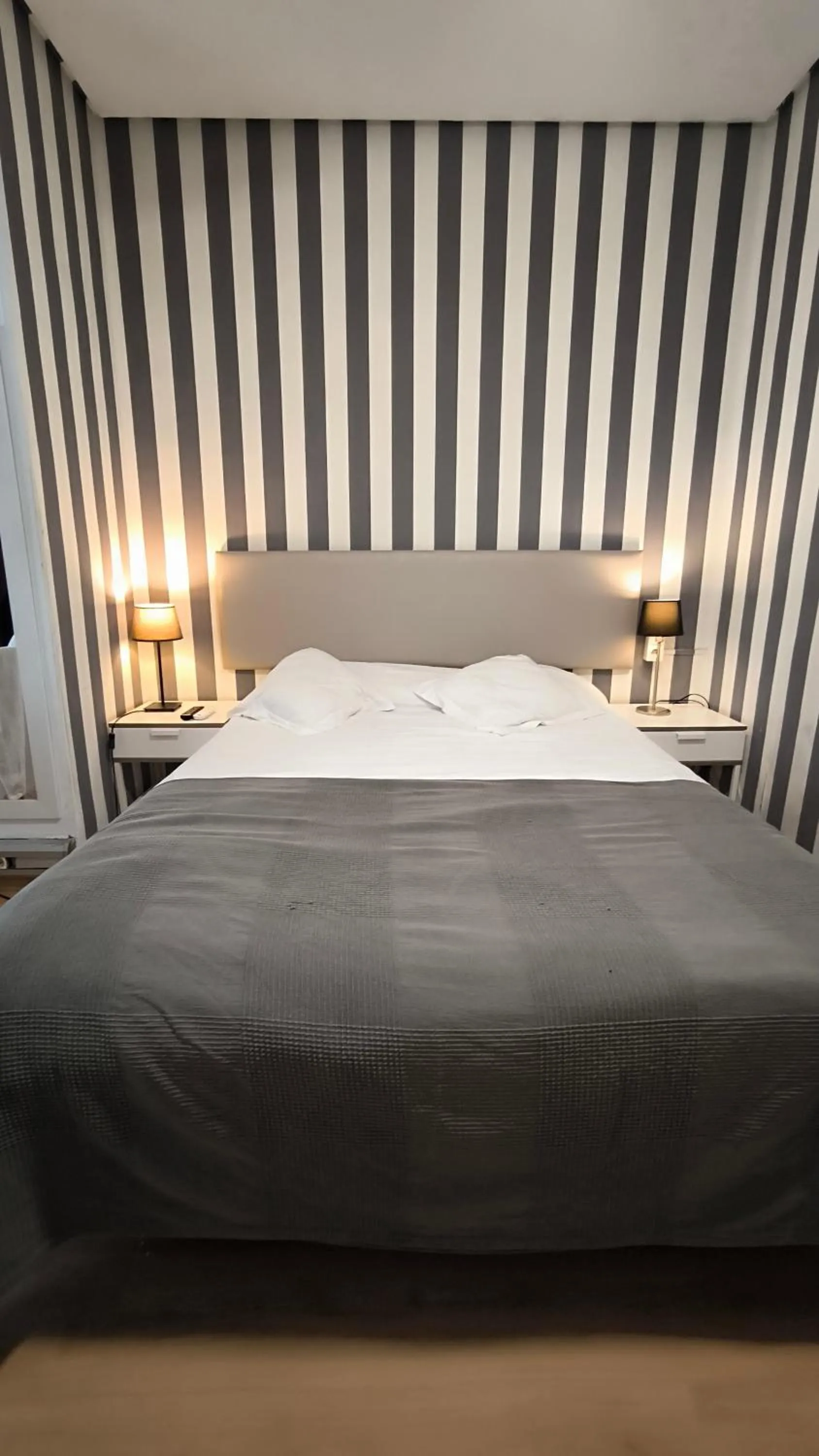 Bedroom, Bed in 7 Moons B&B