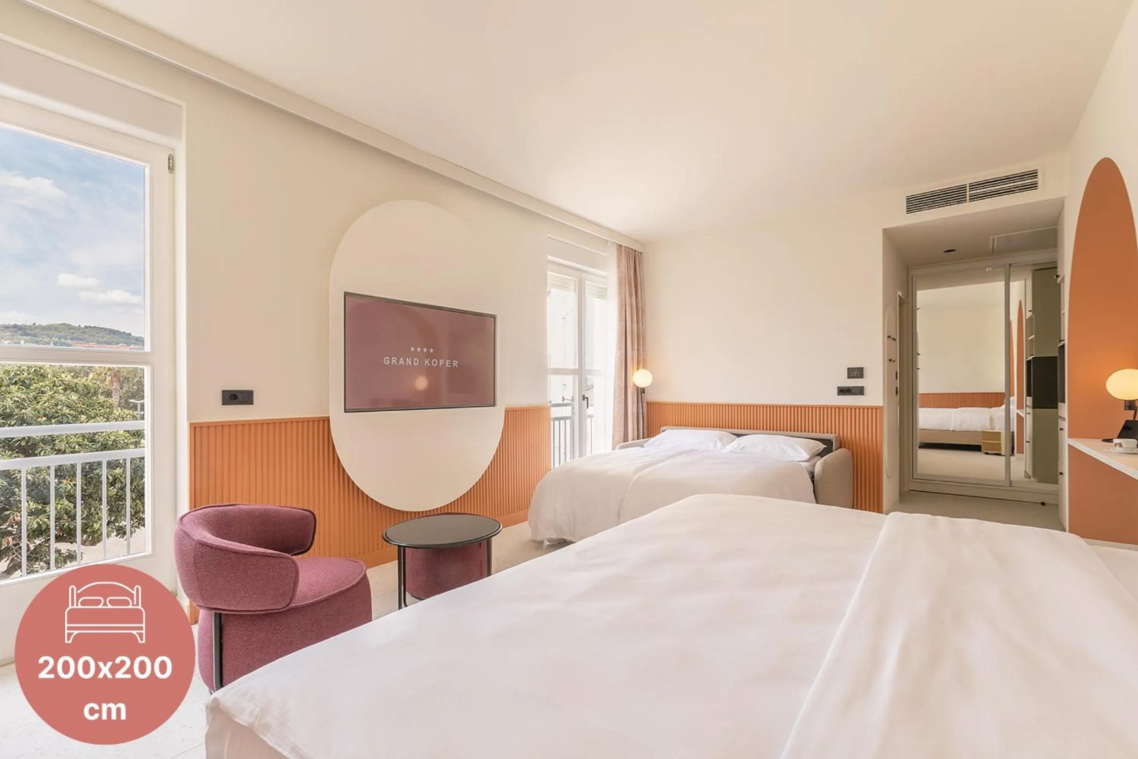 TV and multimedia, Bed in Hotel Grand Koper