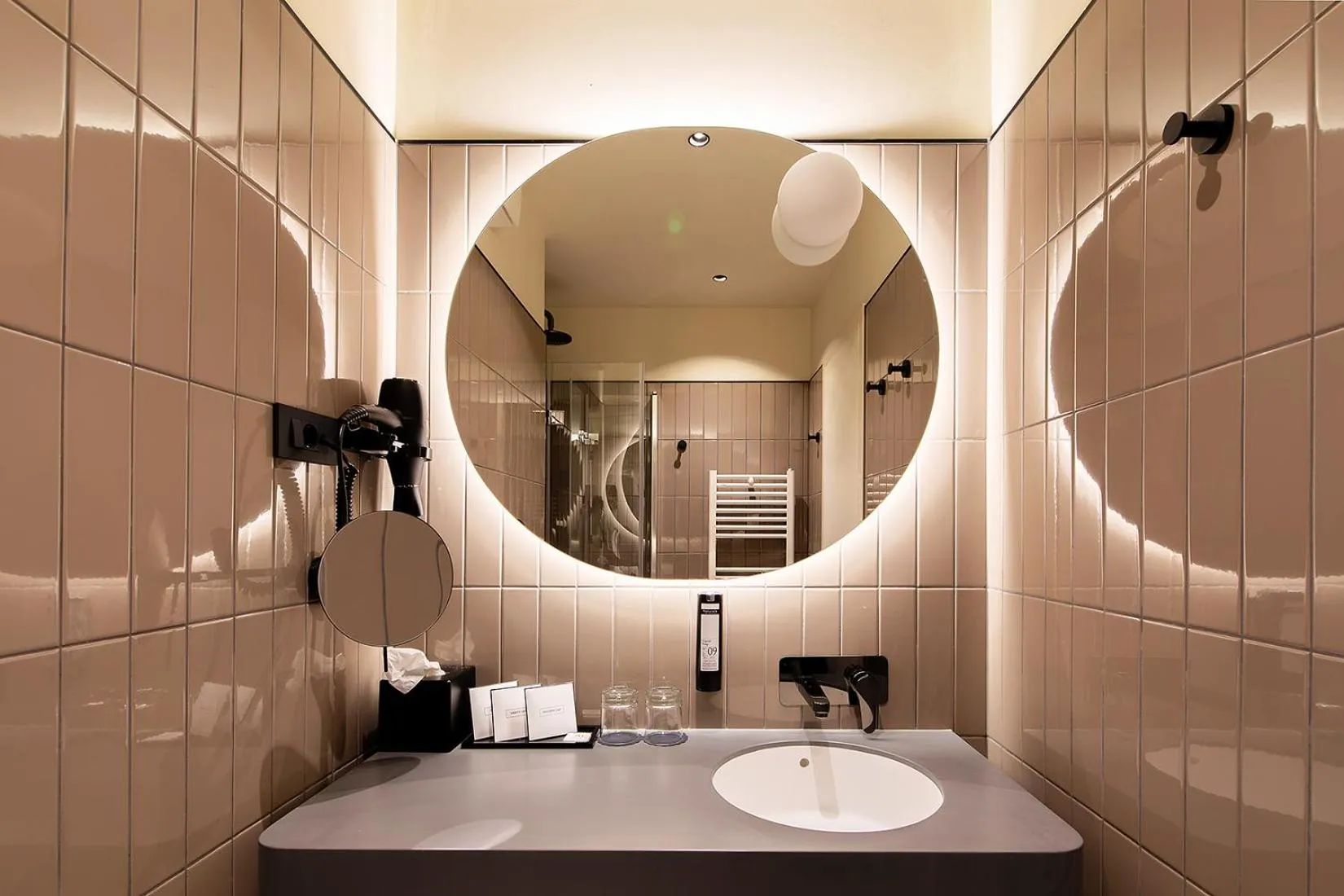 Shower in Hotel Grand Koper