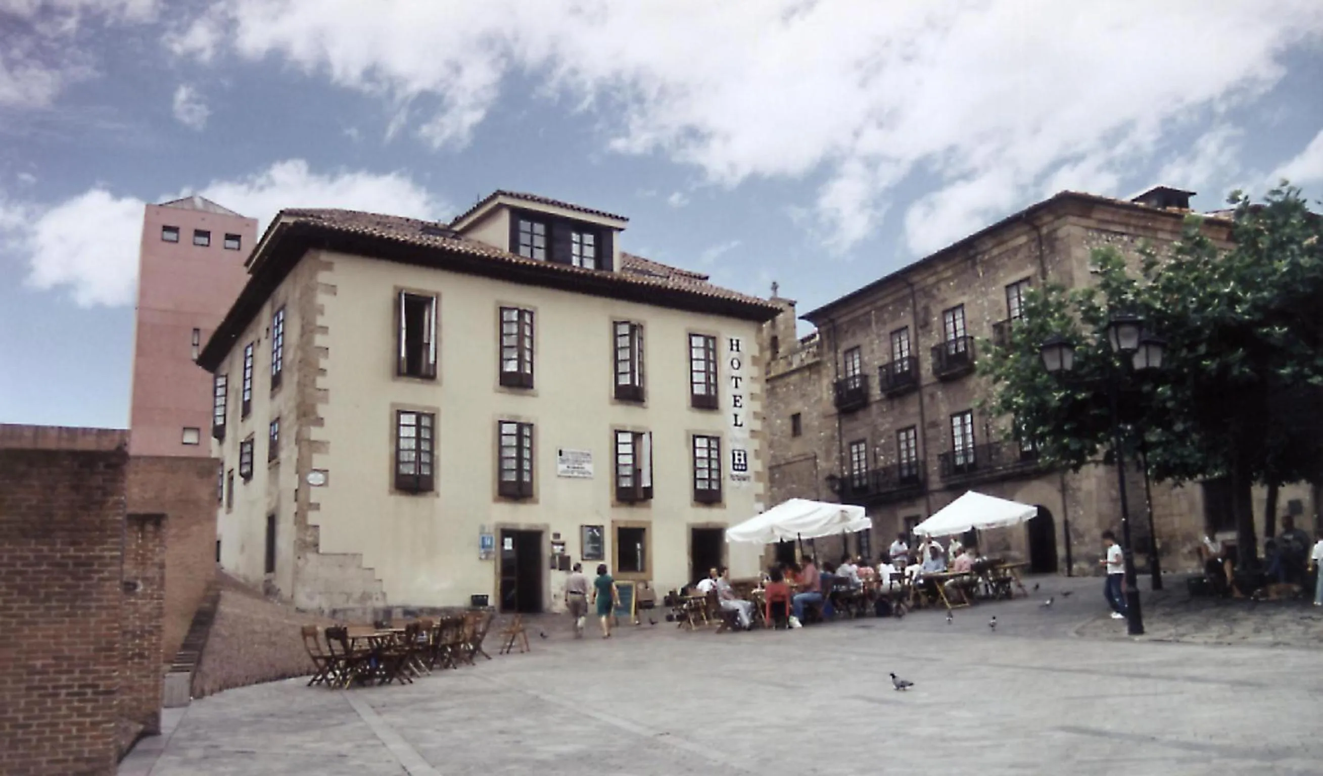 Facade/entrance in La Casona de Jovellanos