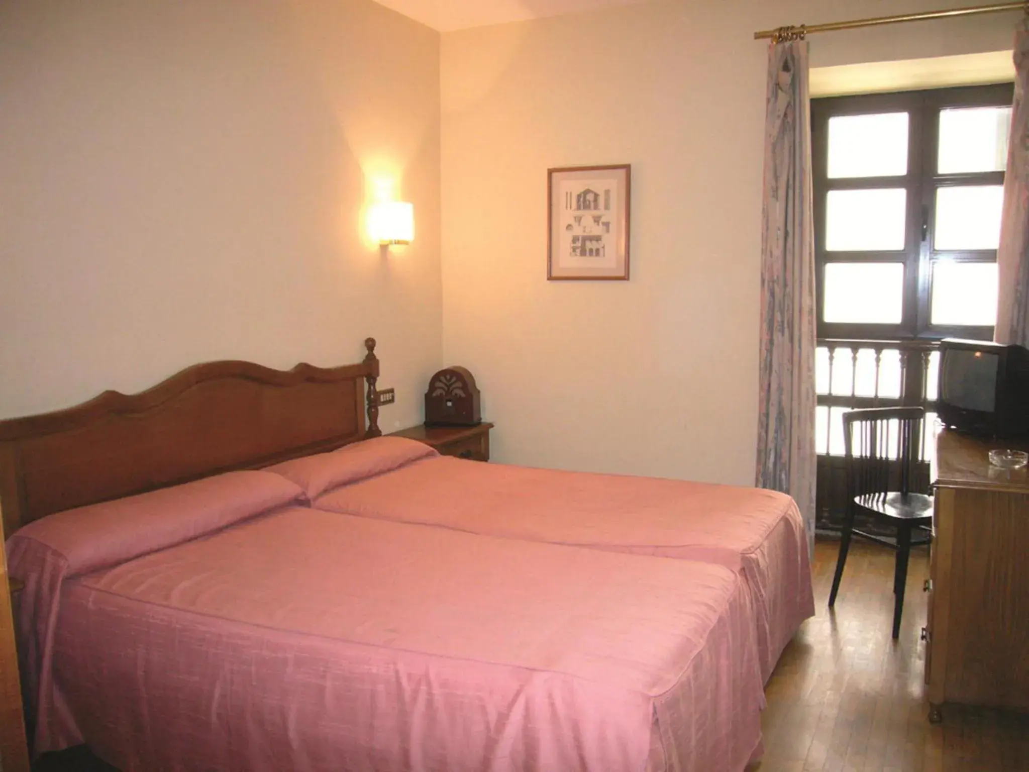 Twin Room in La Casona de Jovellanos Twin Room in La Casona de Jovellanos