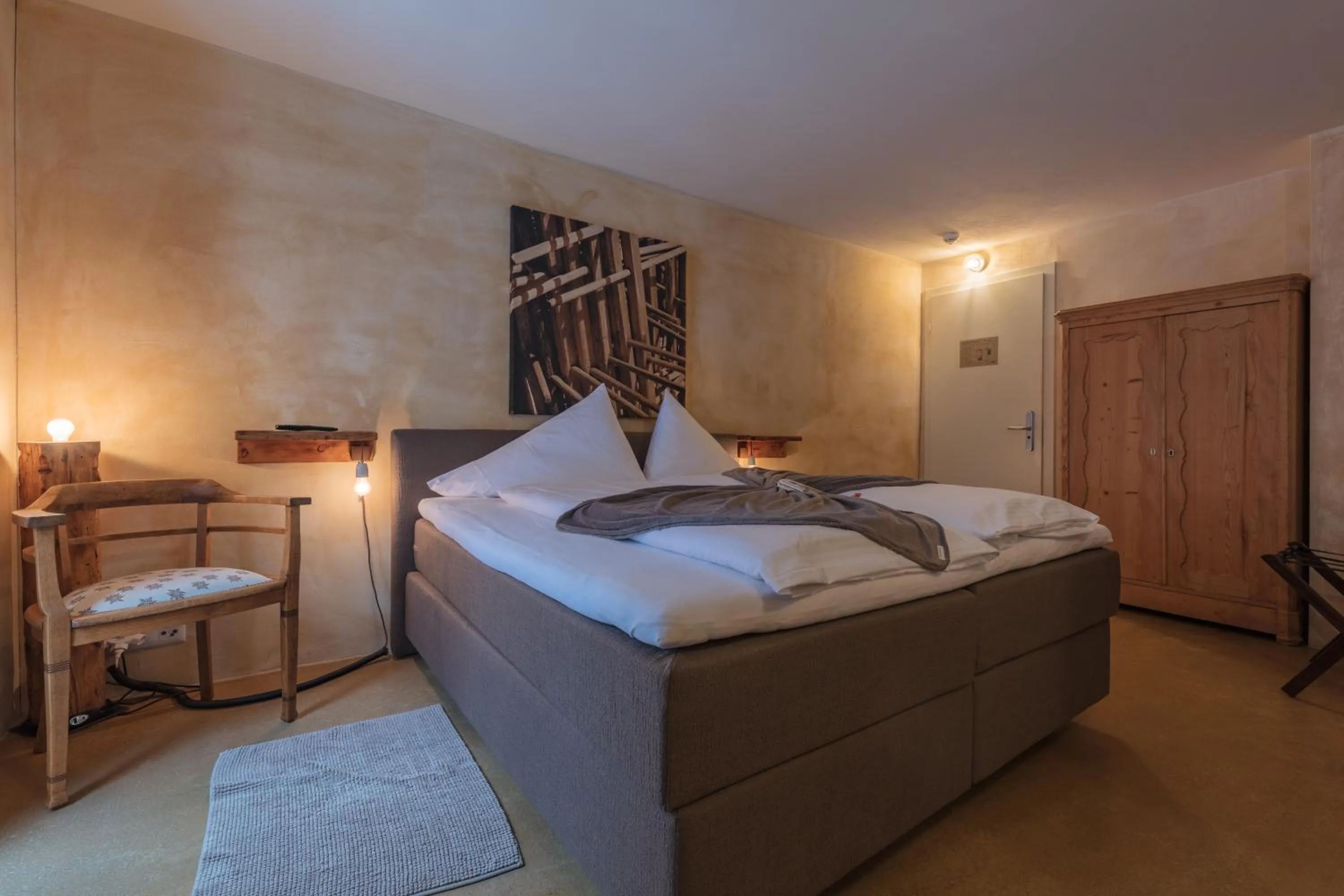 Photo of the whole room, Bed in Apart Hotel Wetterhorn