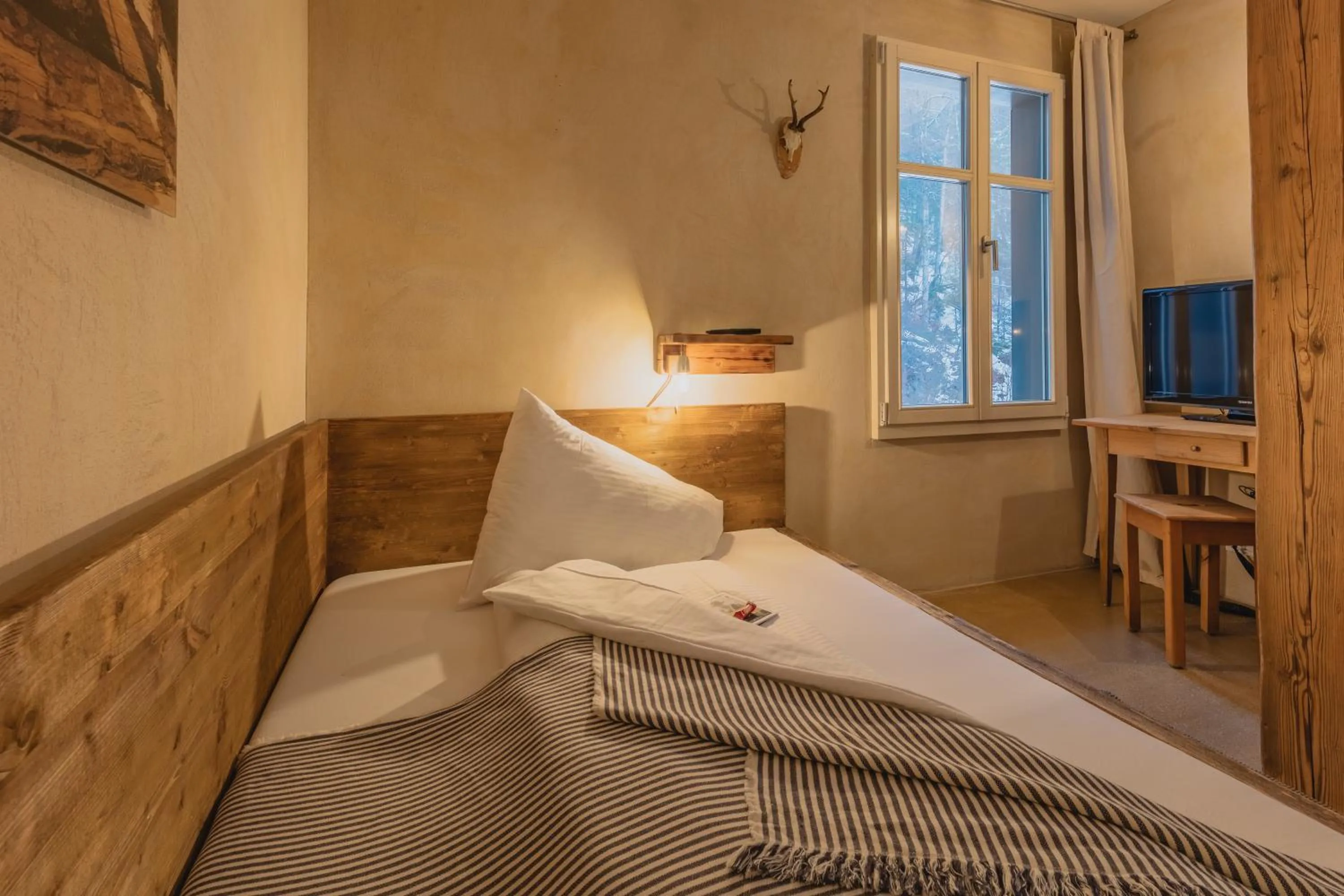 Photo of the whole room, Bed in Apart Hotel Wetterhorn