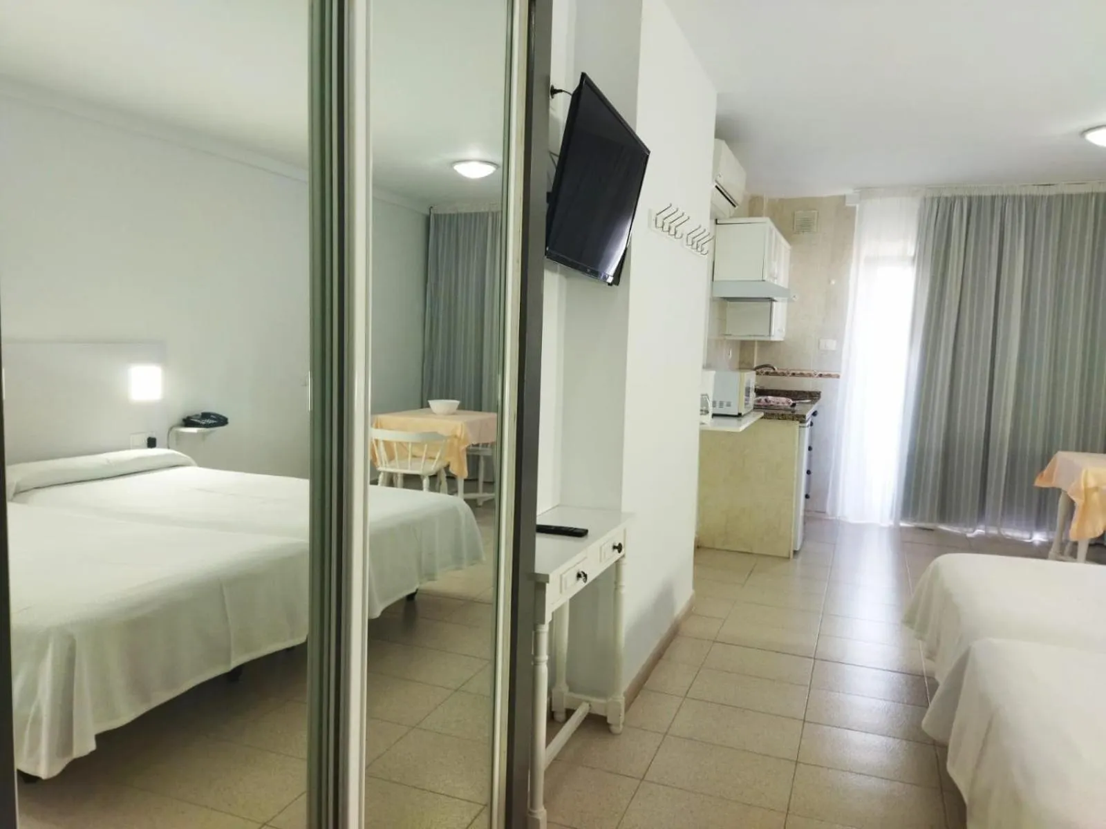 wardrobe, Bed in Apartamentos Pez Azul