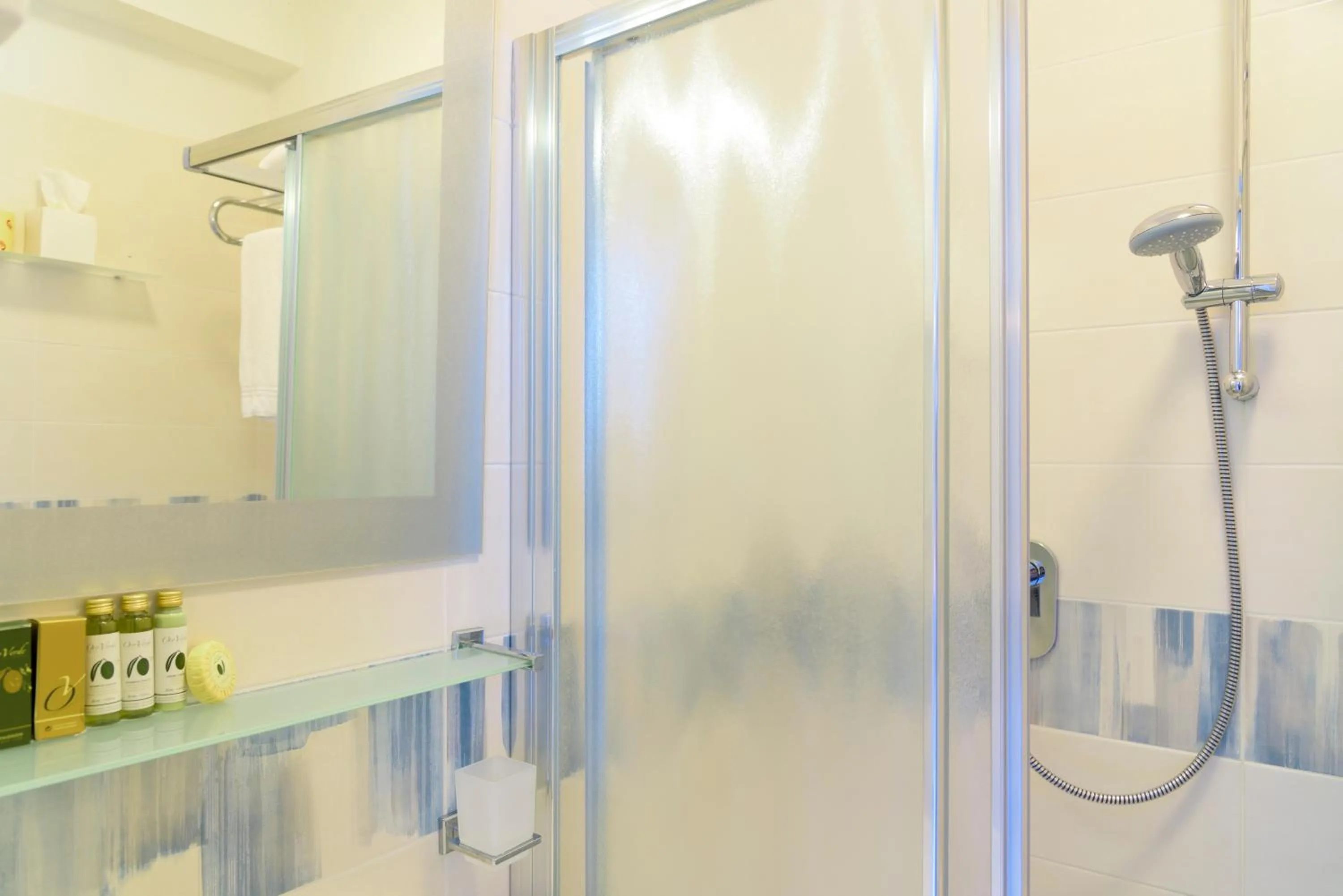 Shower in Hotel Montecristo