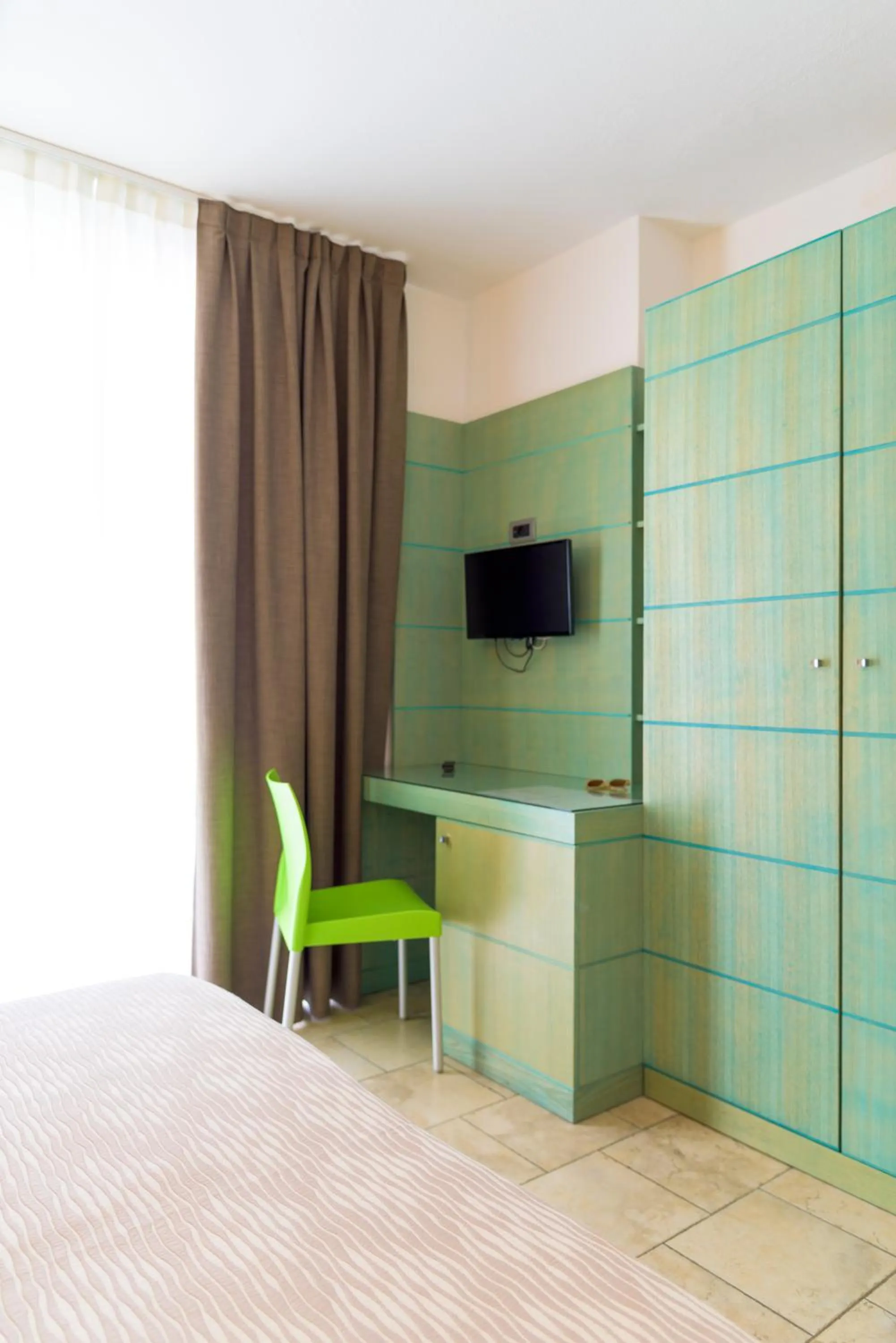 Spring, Bed in Hotel Montecristo