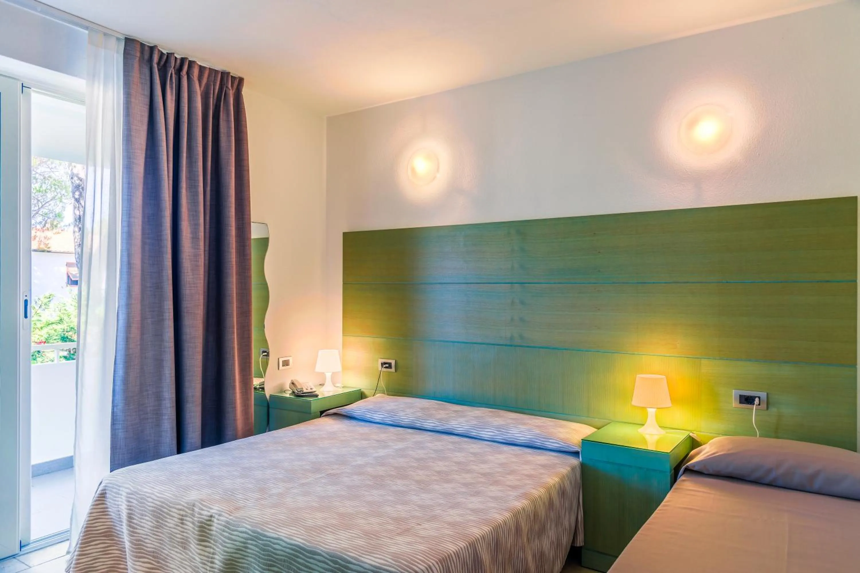 Spring, Bed in Hotel Montecristo