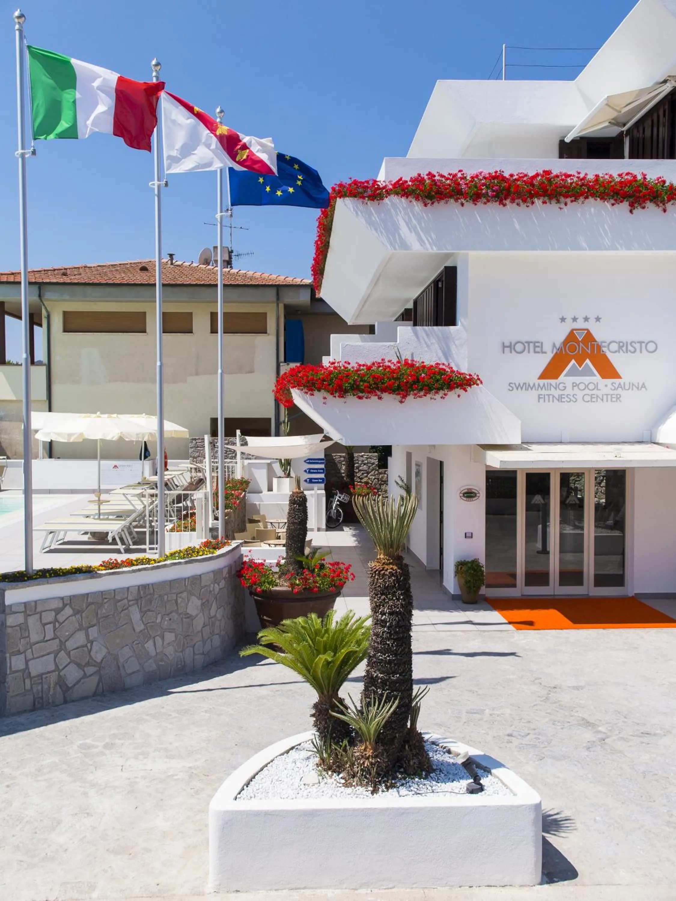 Facade/entrance in Hotel Montecristo