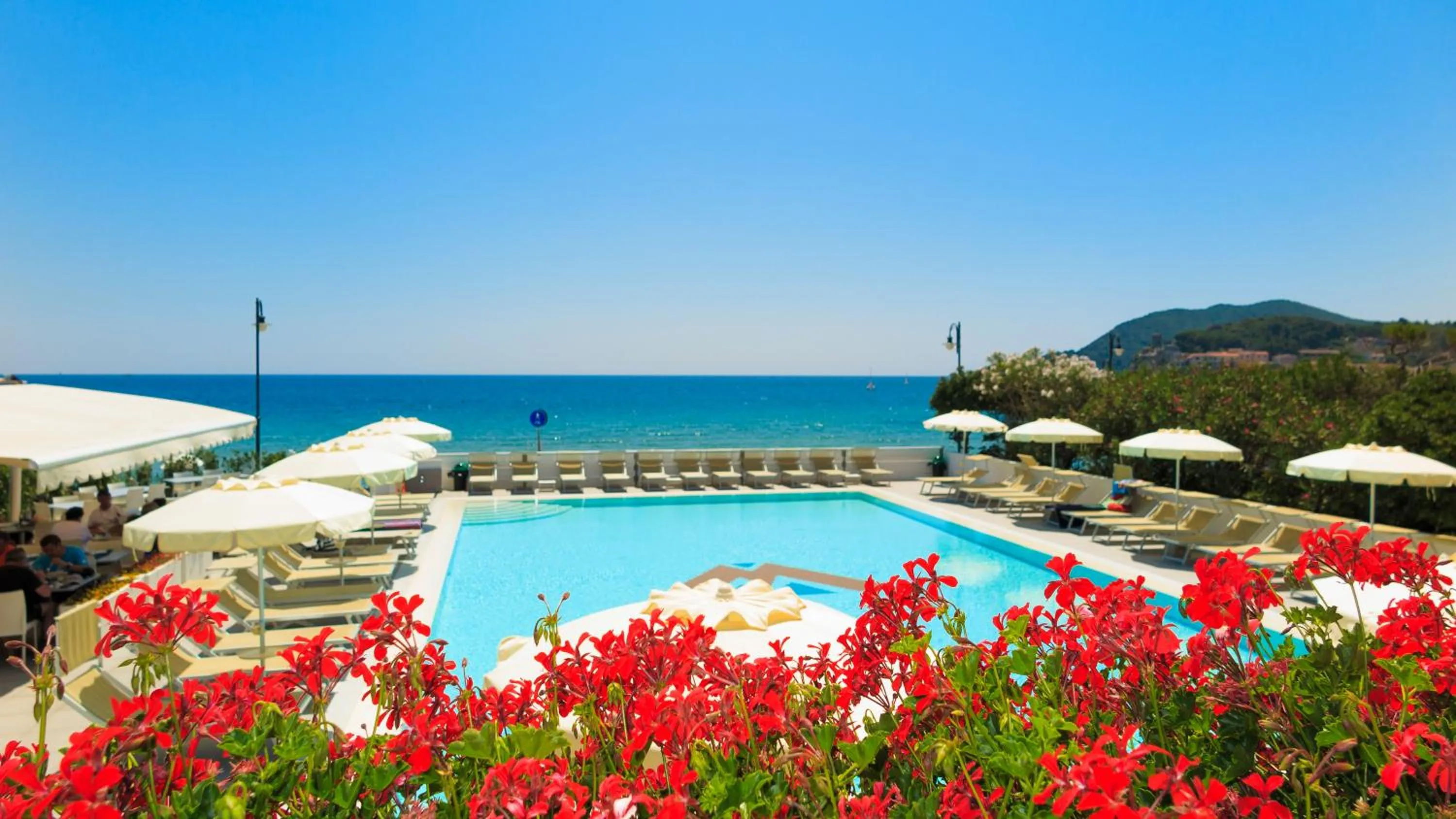 Pool view in Hotel Montecristo