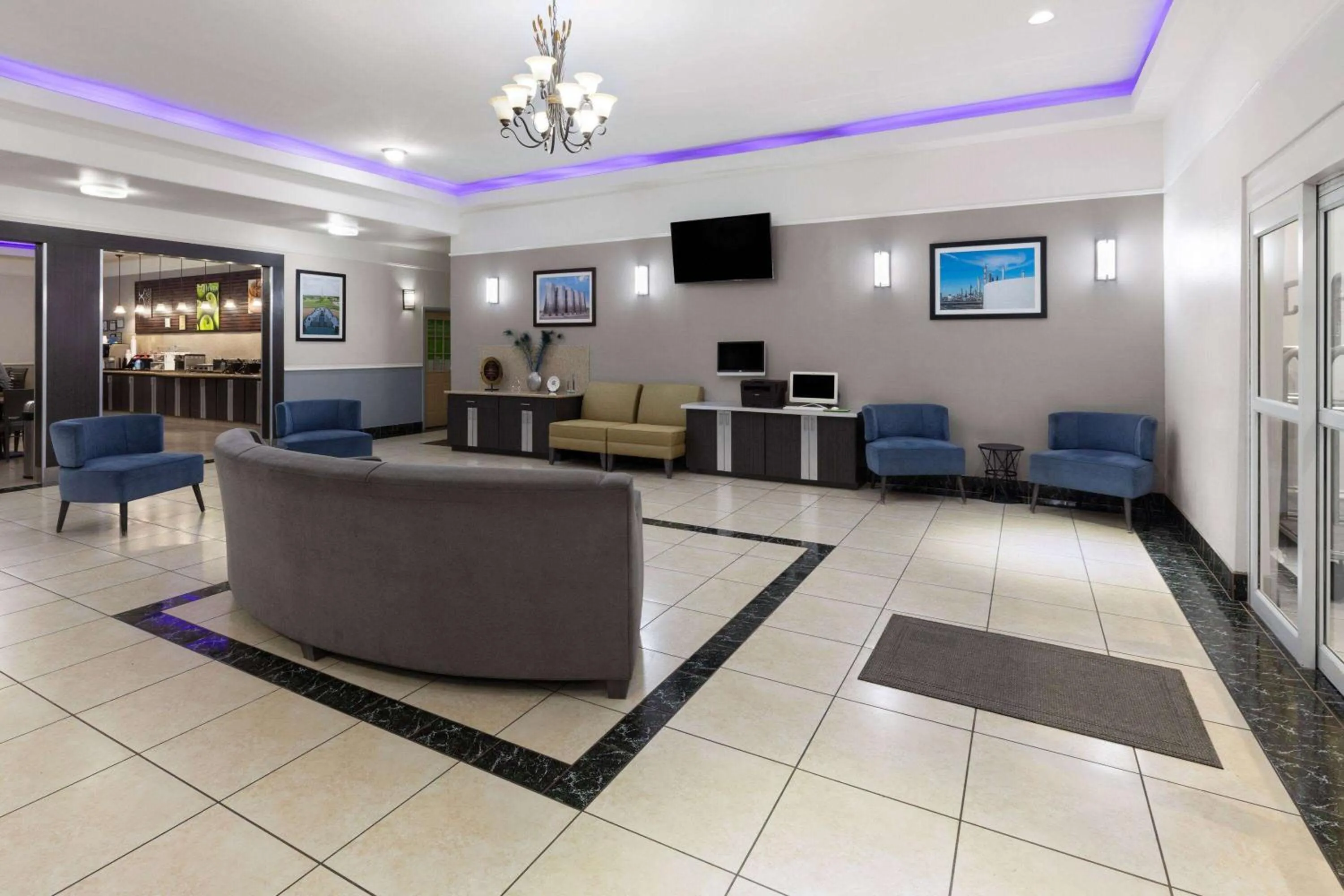 Lobby or reception in La Quinta by Wyndham Deer Park