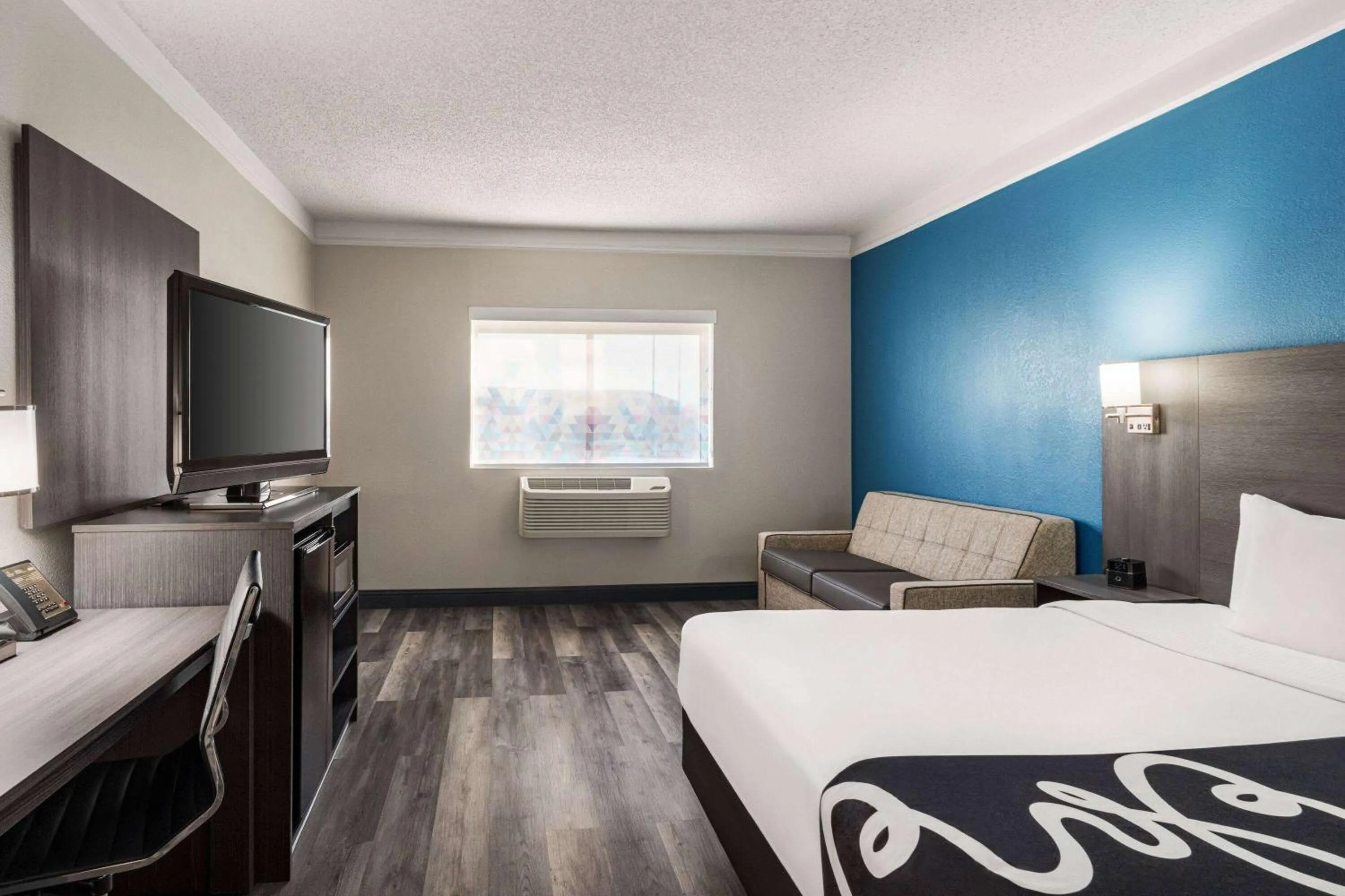 Photo of the whole room, Bed in La Quinta by Wyndham Round Rock North