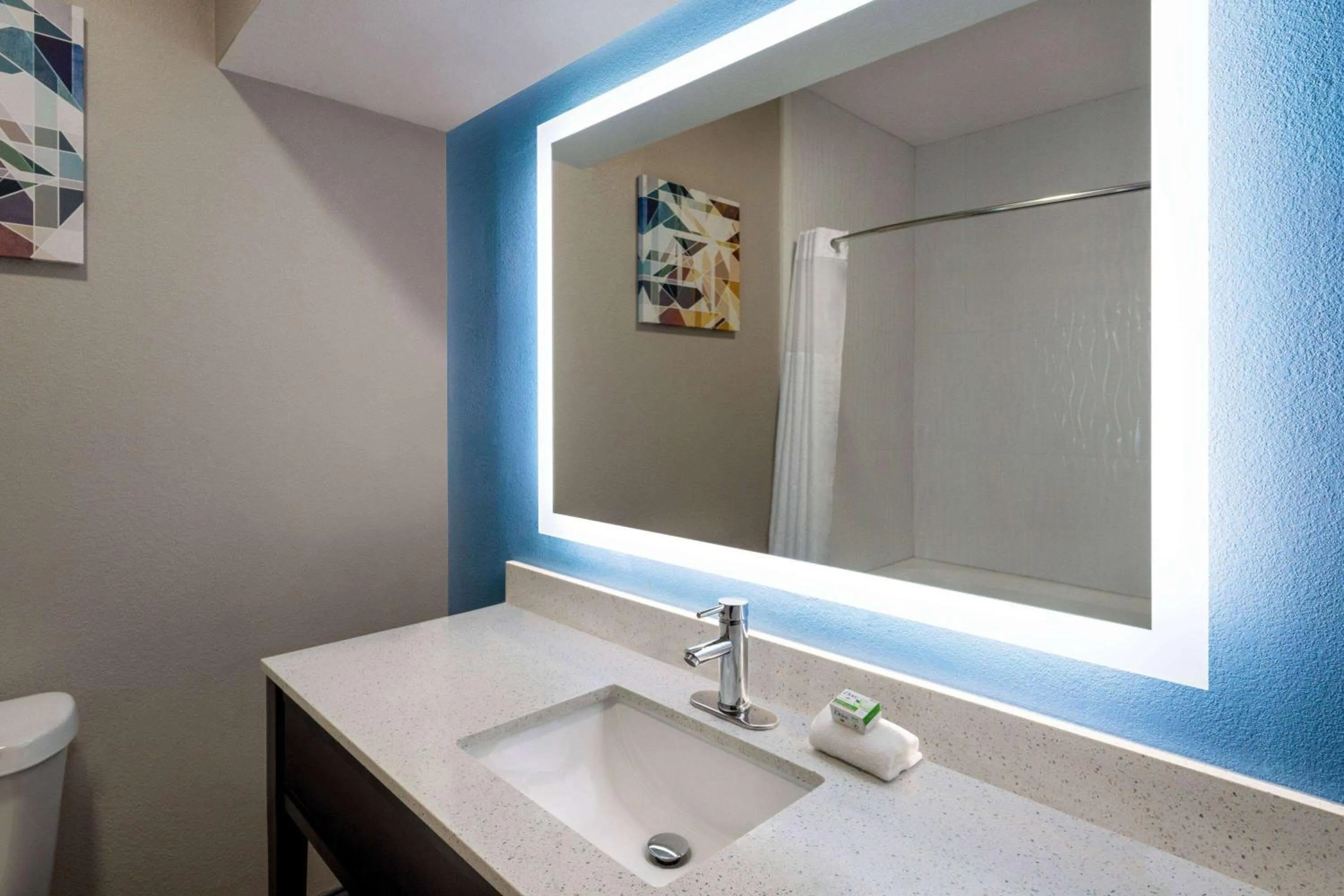 TV and multimedia in La Quinta by Wyndham Round Rock North