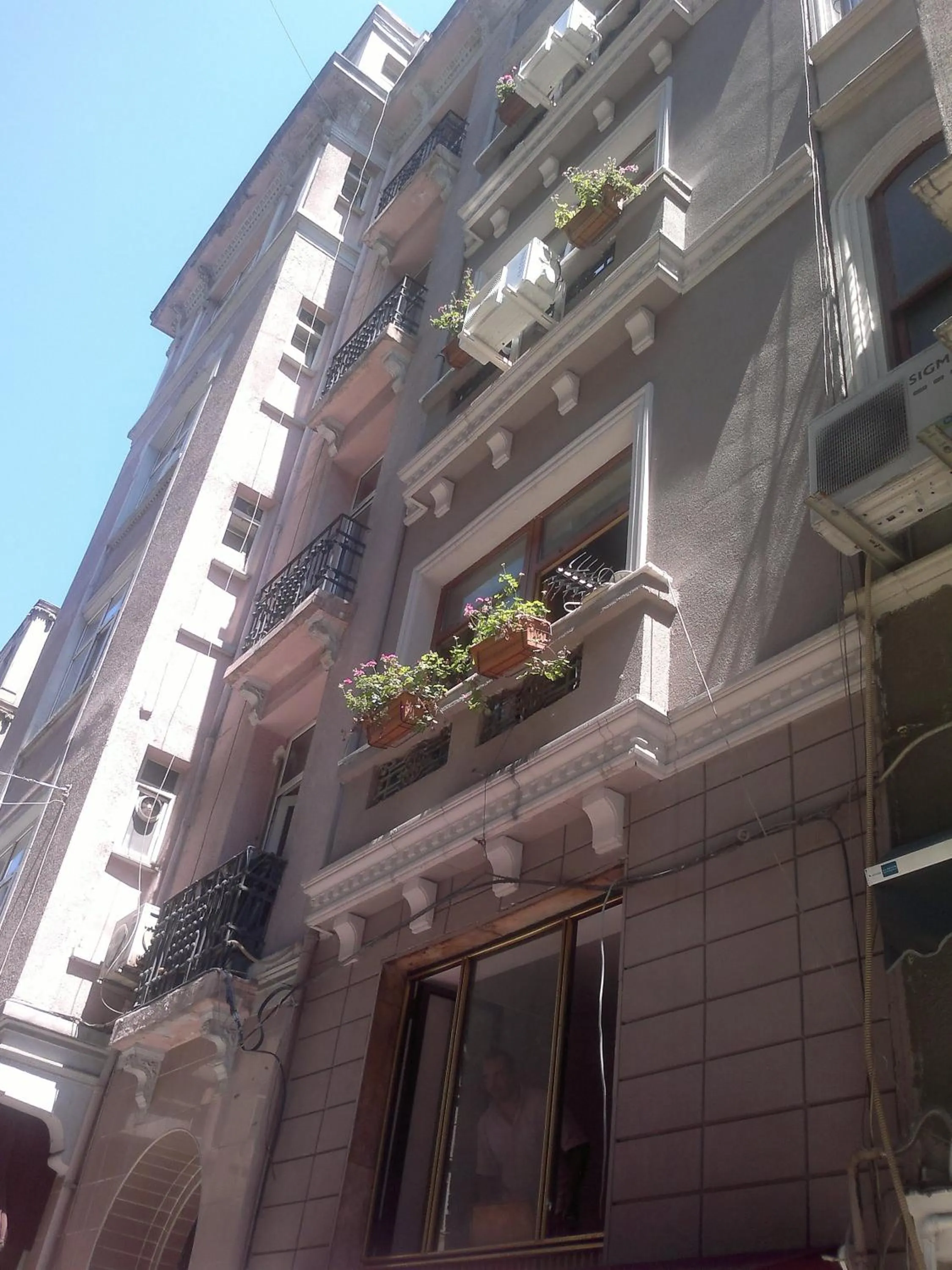 Facade/entrance in Taksim Mood