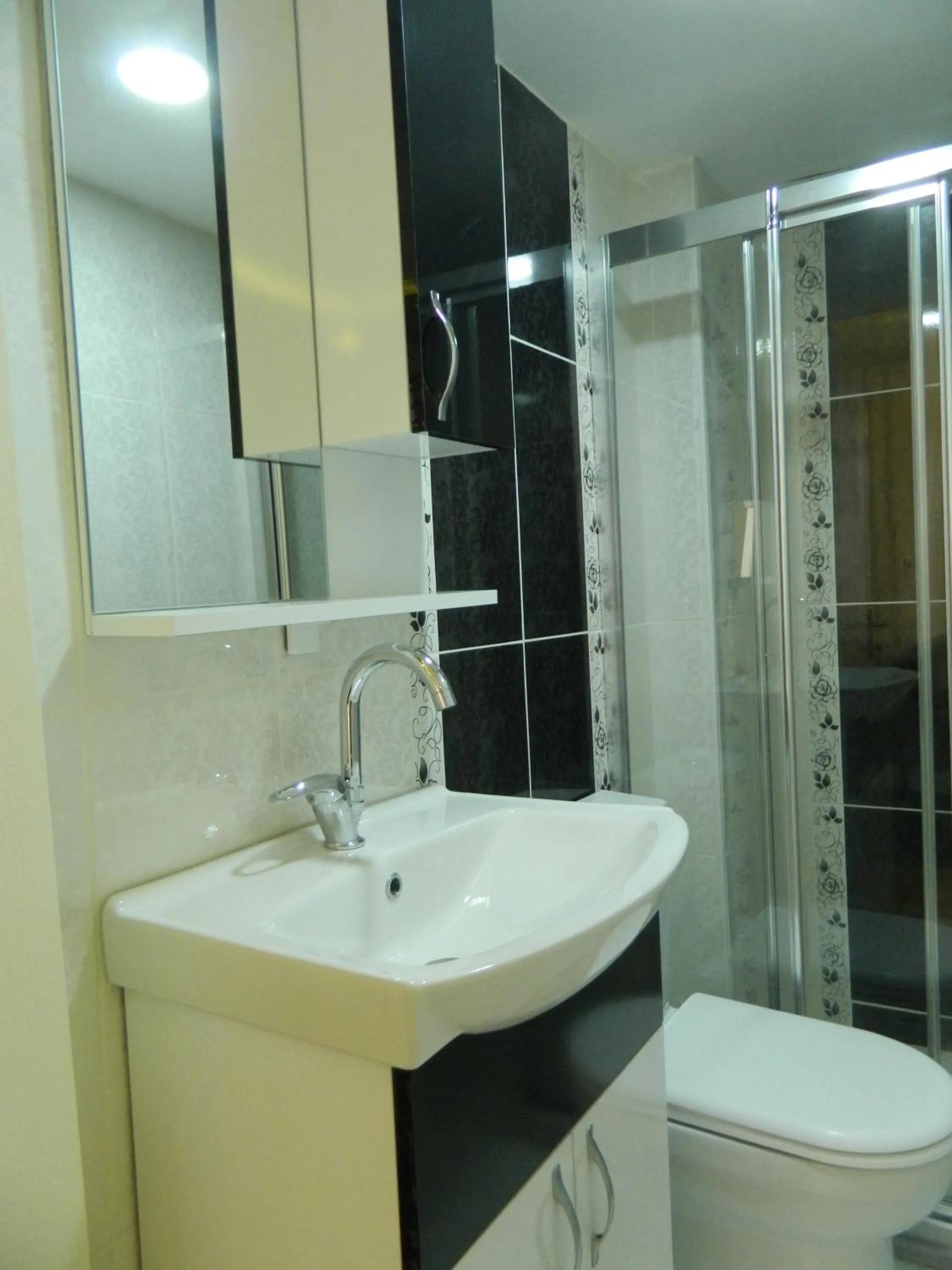 Shower in Taksim Mood