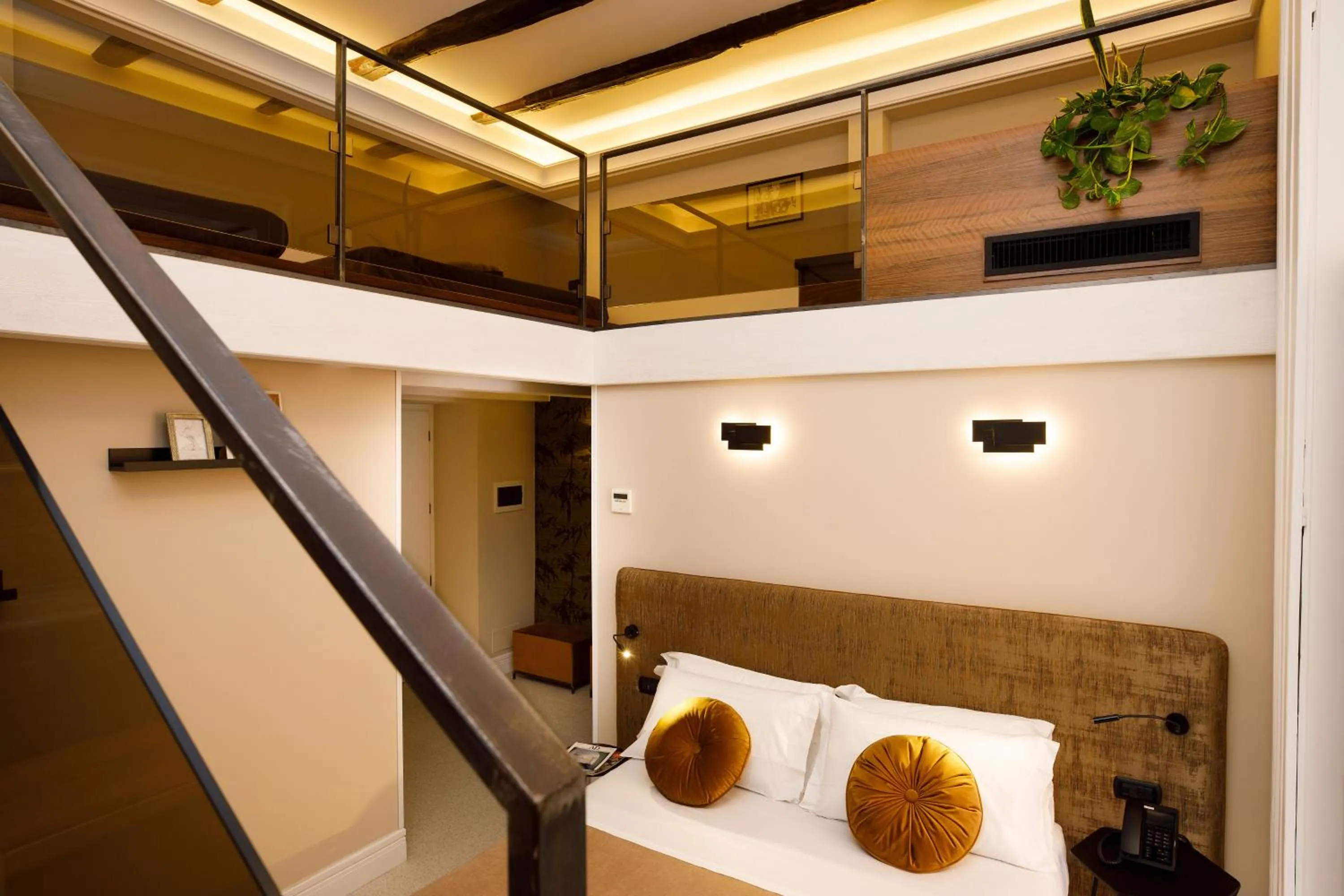 Photo of the whole room, Bed in MelRose Napoli