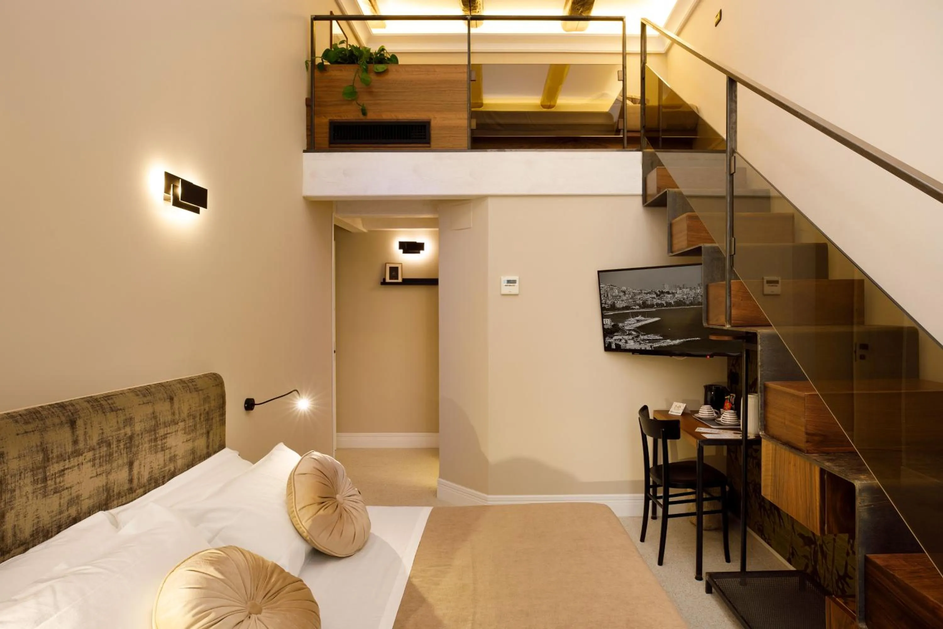 Photo of the whole room, Bed in MelRose Napoli