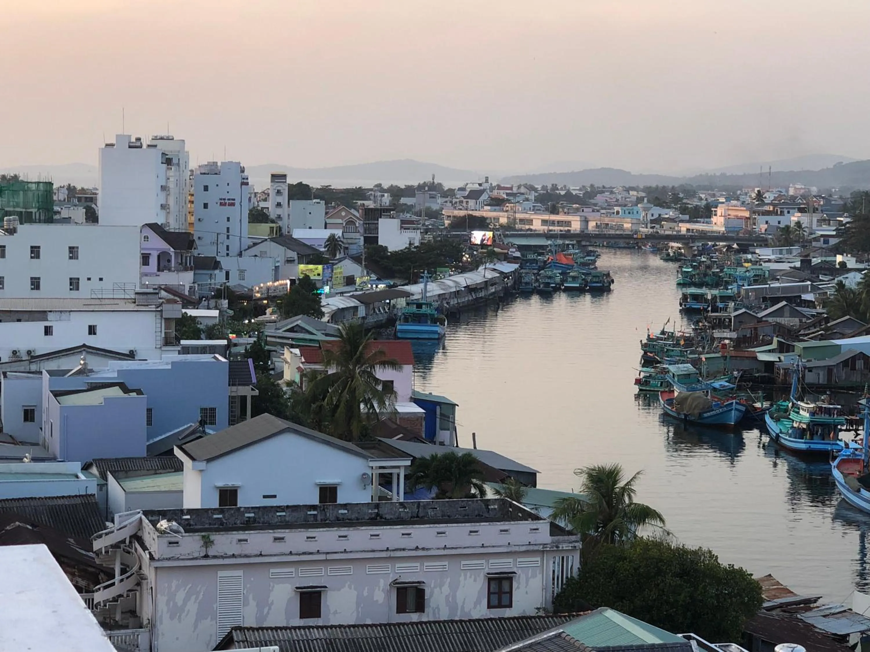 Day in Khách sạn Tuyết Hiển