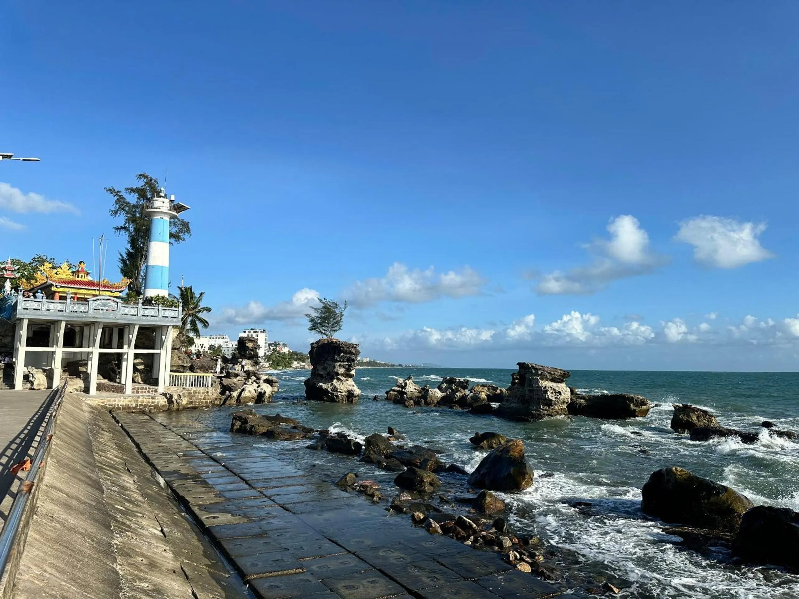 Khách sạn Tuyết Hiển