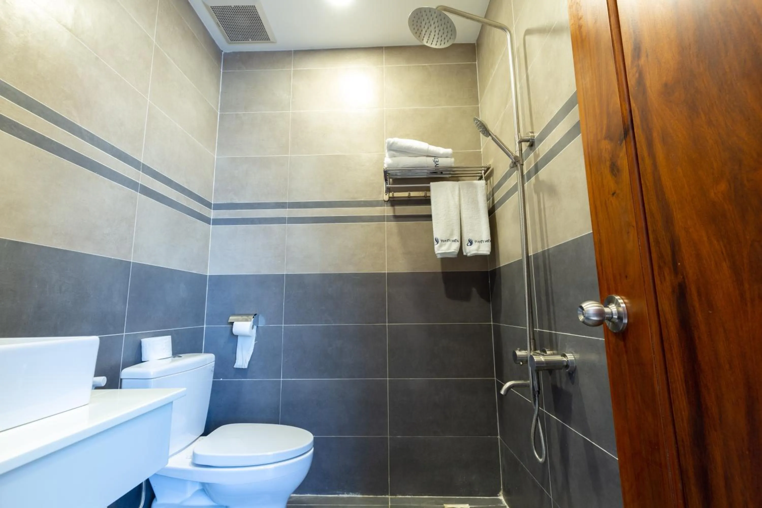 Bathroom in Khách sạn Tuyết Hiển