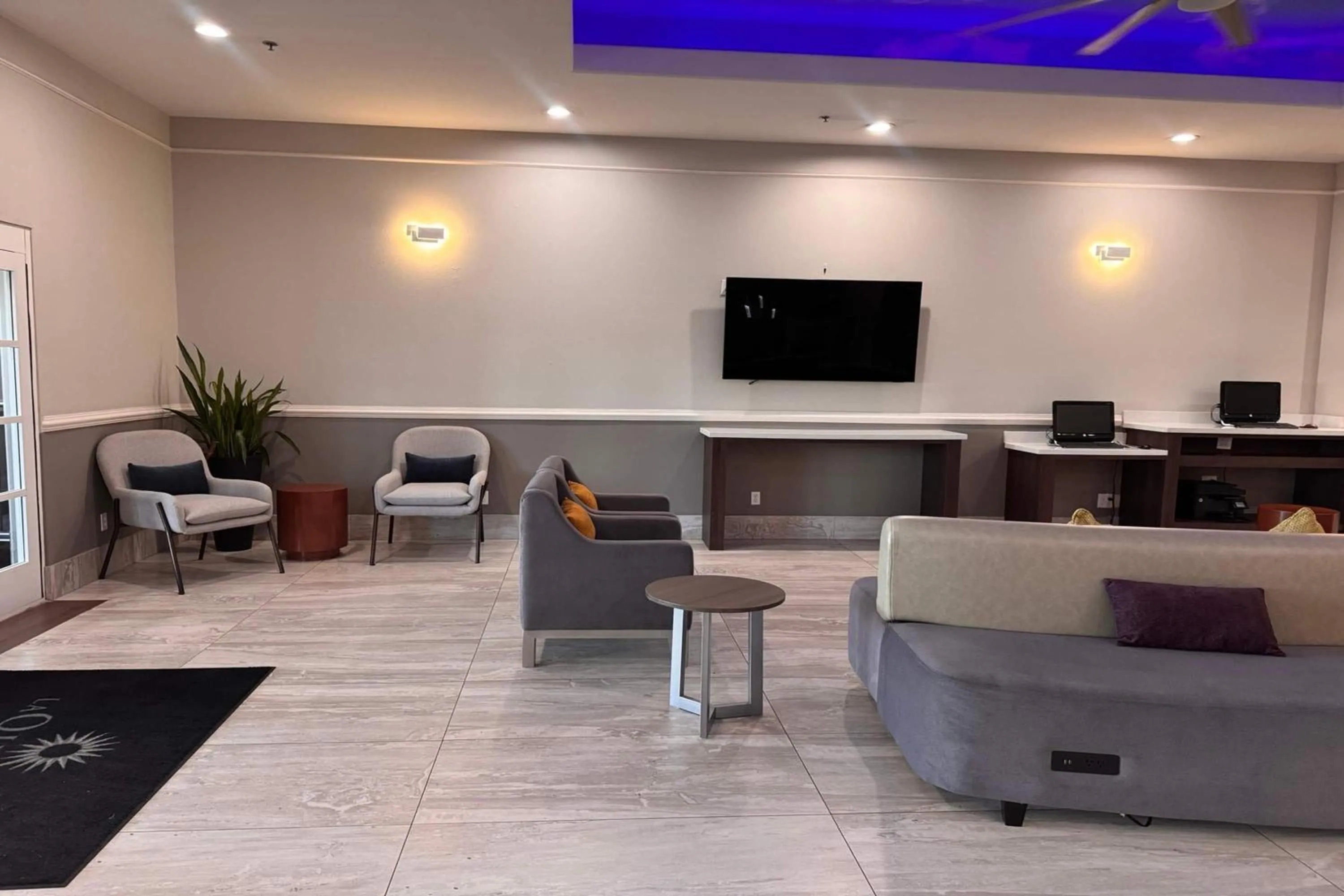 Lobby or reception in La Quinta by Wyndham Alamo-McAllen East