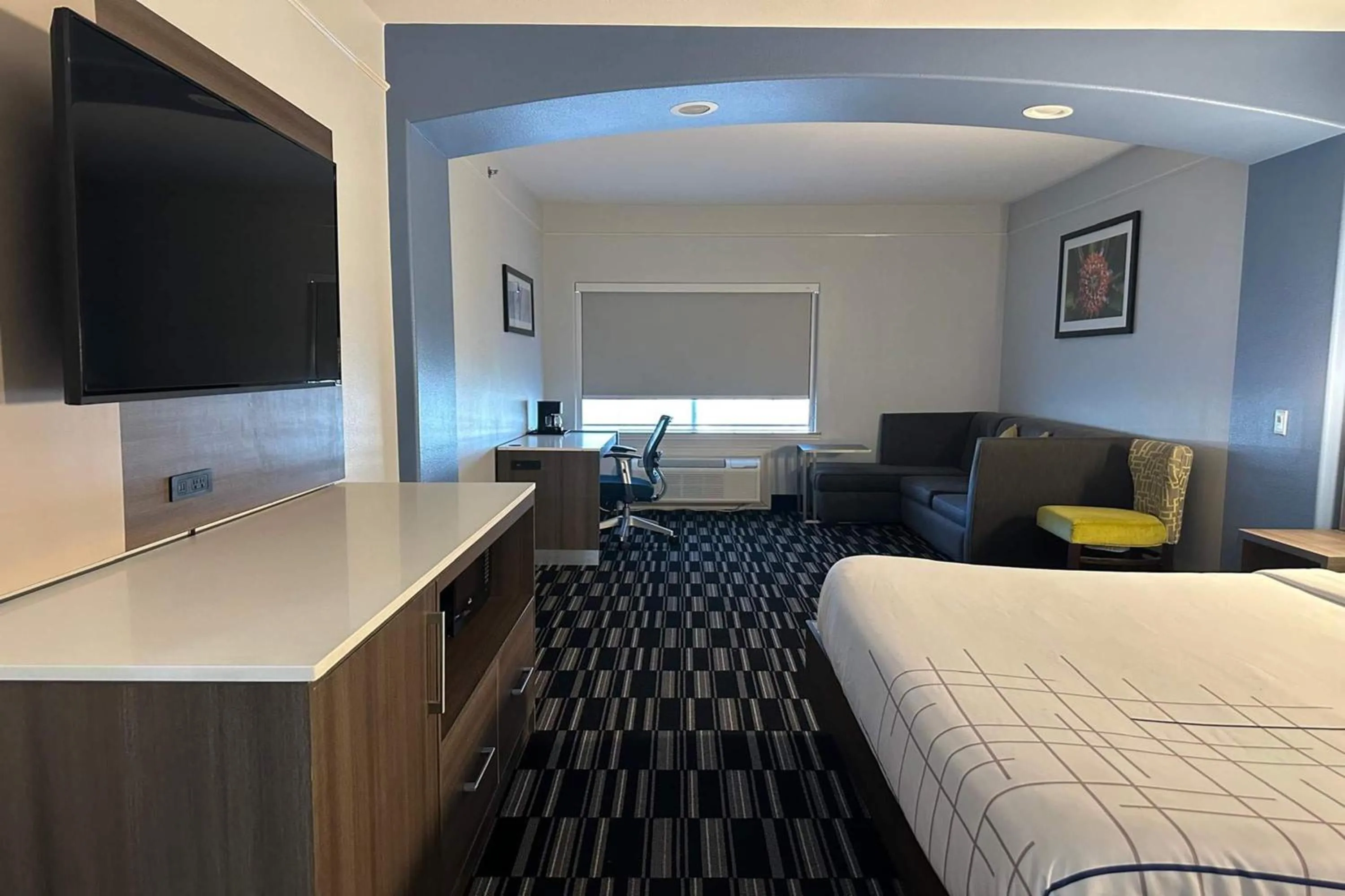 Photo of the whole room, Bed in La Quinta by Wyndham Alamo-McAllen East