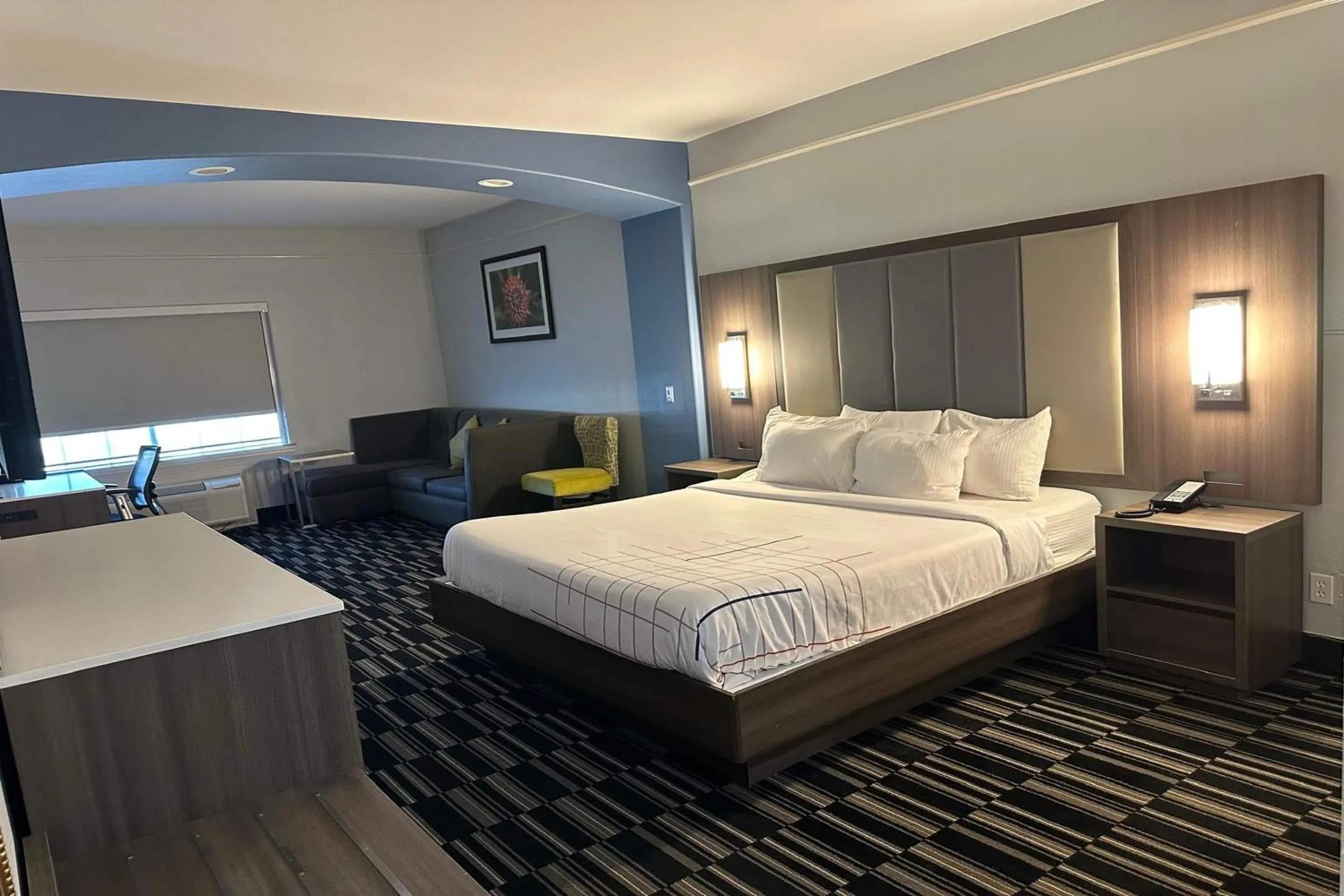 Photo of the whole room, Bed in La Quinta by Wyndham Alamo-McAllen East