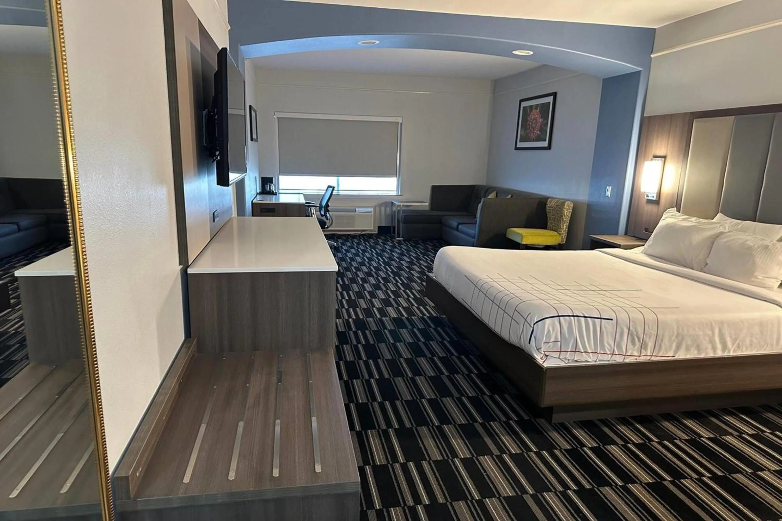 Photo of the whole room, Bed in La Quinta by Wyndham Alamo-McAllen East