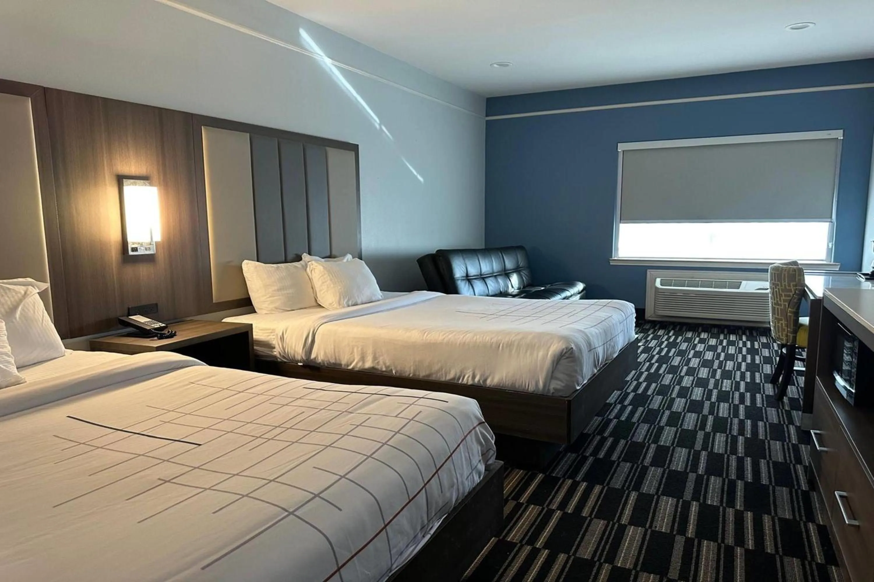 Photo of the whole room, Bed in La Quinta by Wyndham Alamo-McAllen East