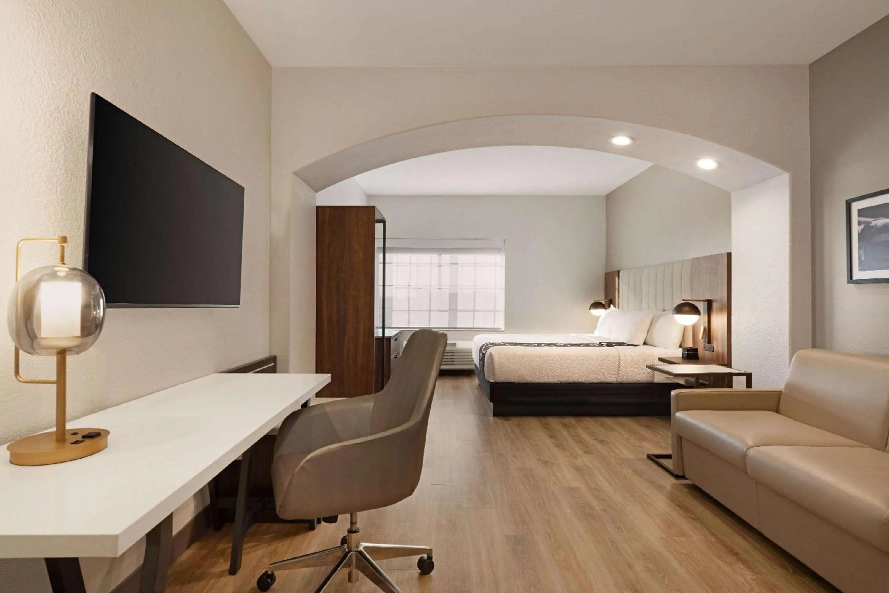 Photo of the whole room, Bed in La Quinta by Wyndham Port Arthur