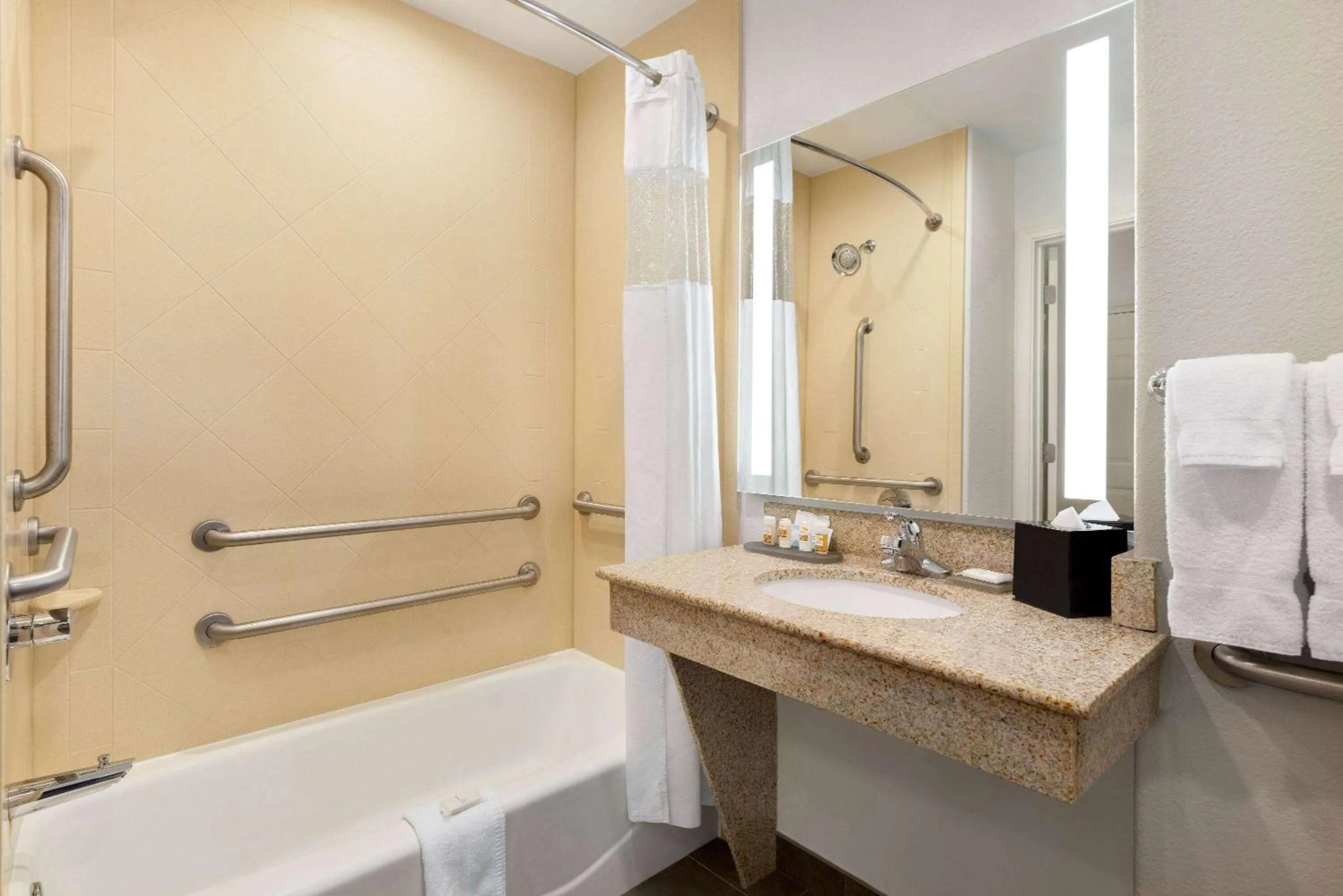 Bathroom in La Quinta by Wyndham Port Arthur