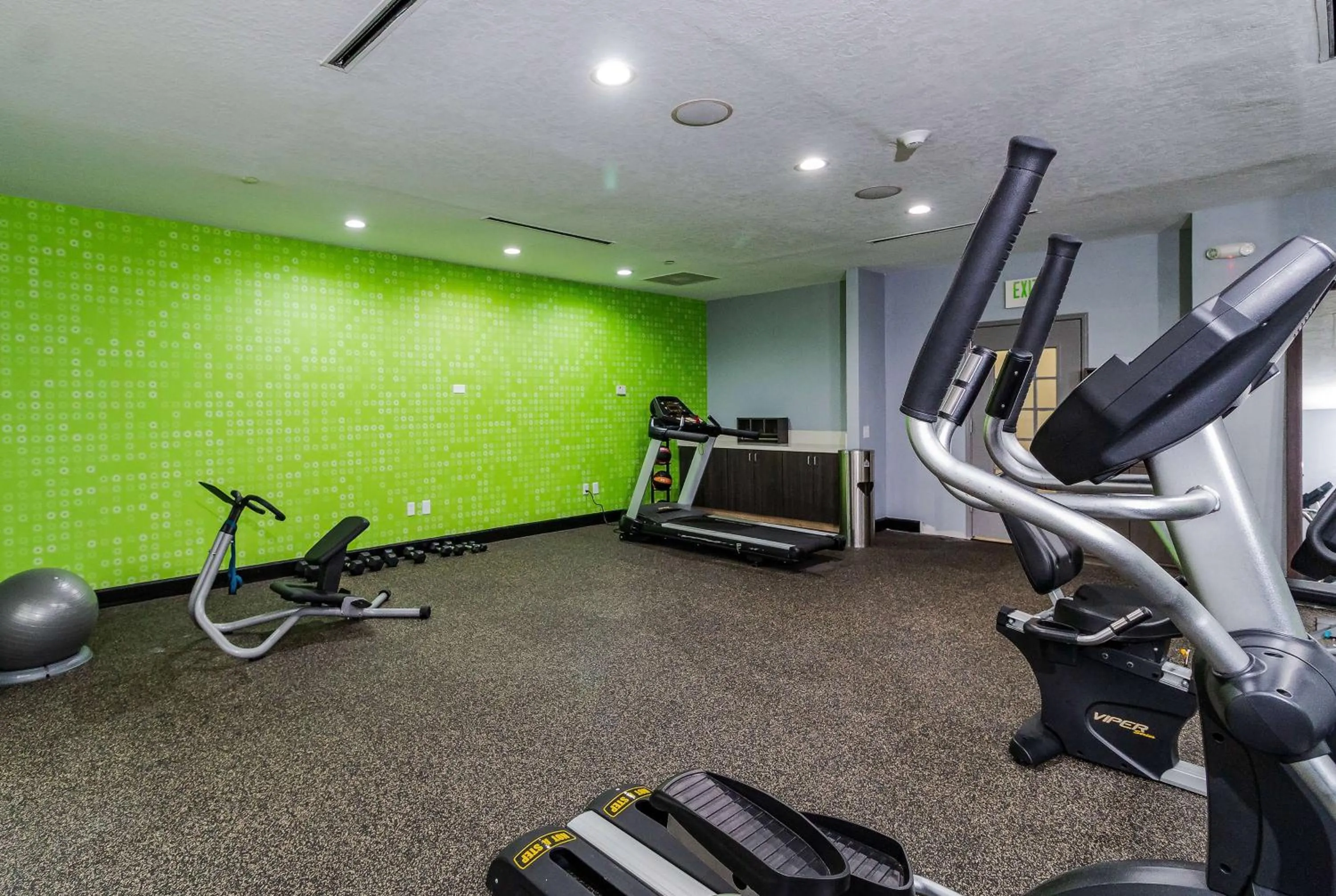 Fitness centre/facilities in La Quinta by Wyndham Tomball