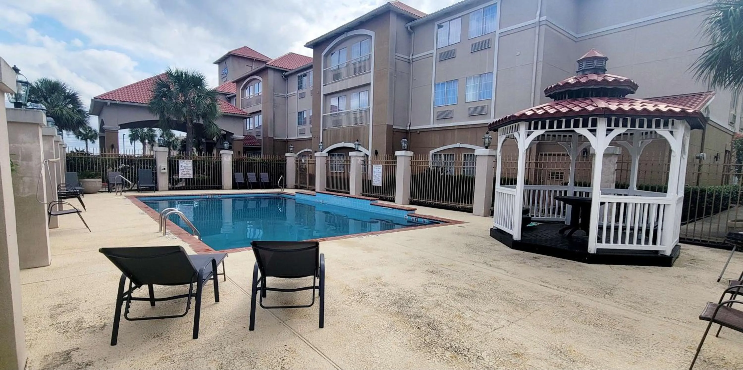 Pool view in Kemah Edgewater Hotel, SureStay Collection by Best Western