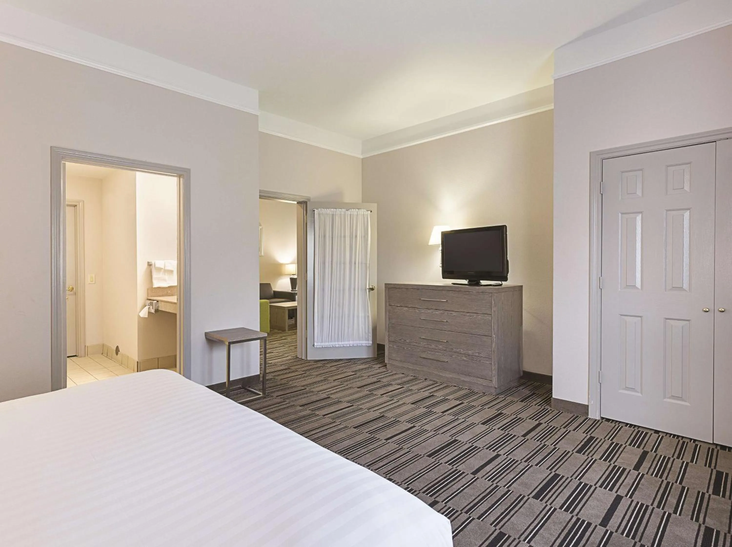 Photo of the whole room, Bed in Kemah Edgewater Hotel, SureStay Collection by Best Western