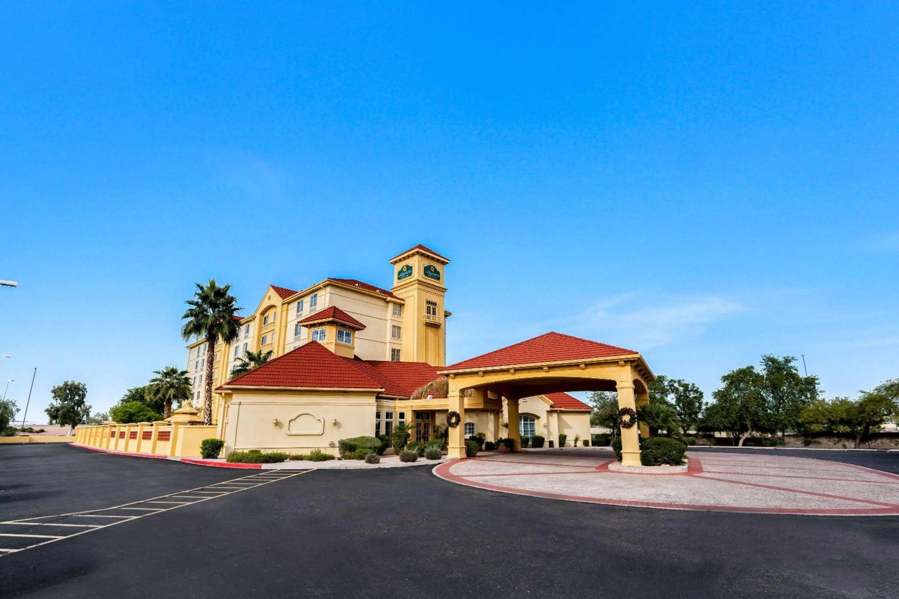 Property building in La Quinta by Wyndham Mesa Superstition Springs