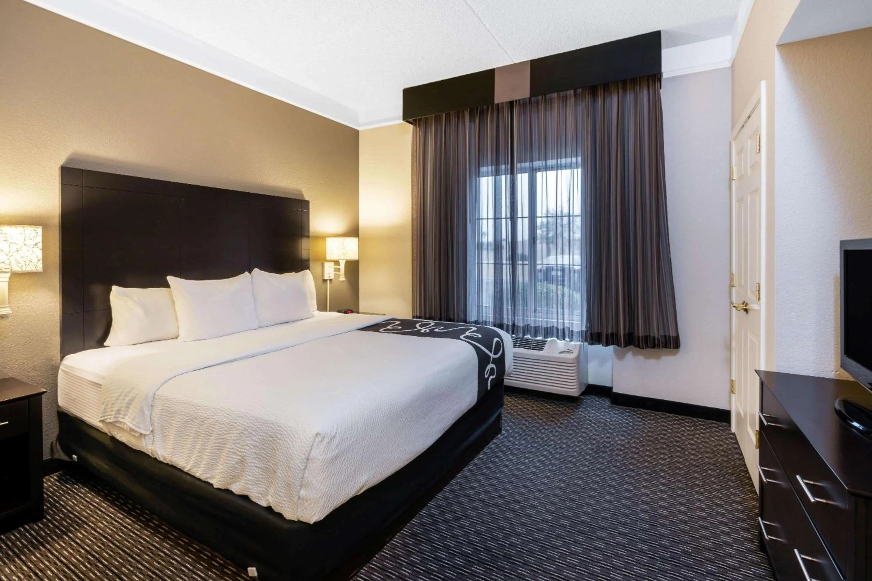 Photo of the whole room, Bed in La Quinta by Wyndham Mesa Superstition Springs