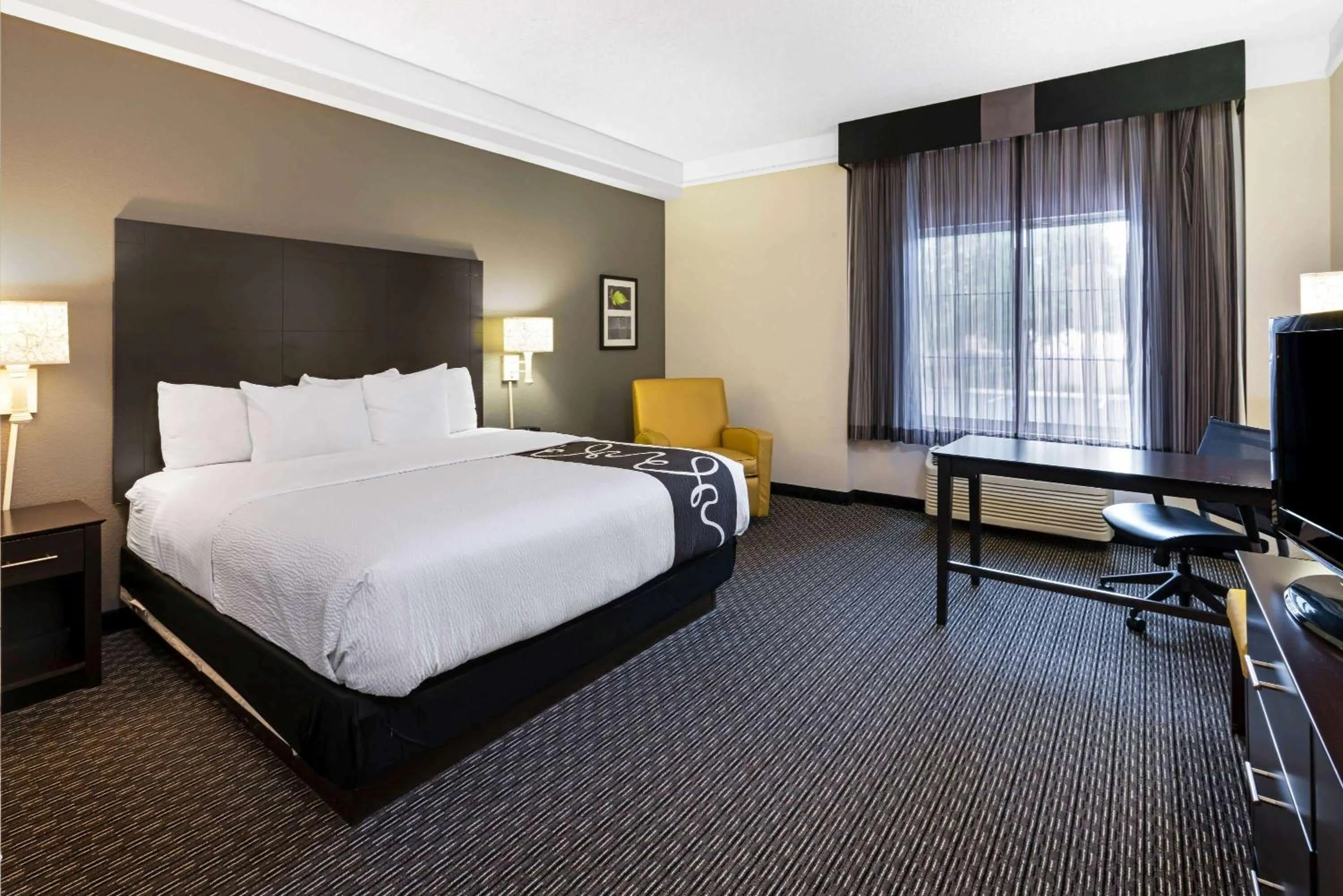 Photo of the whole room, Bed in La Quinta by Wyndham Mesa Superstition Springs