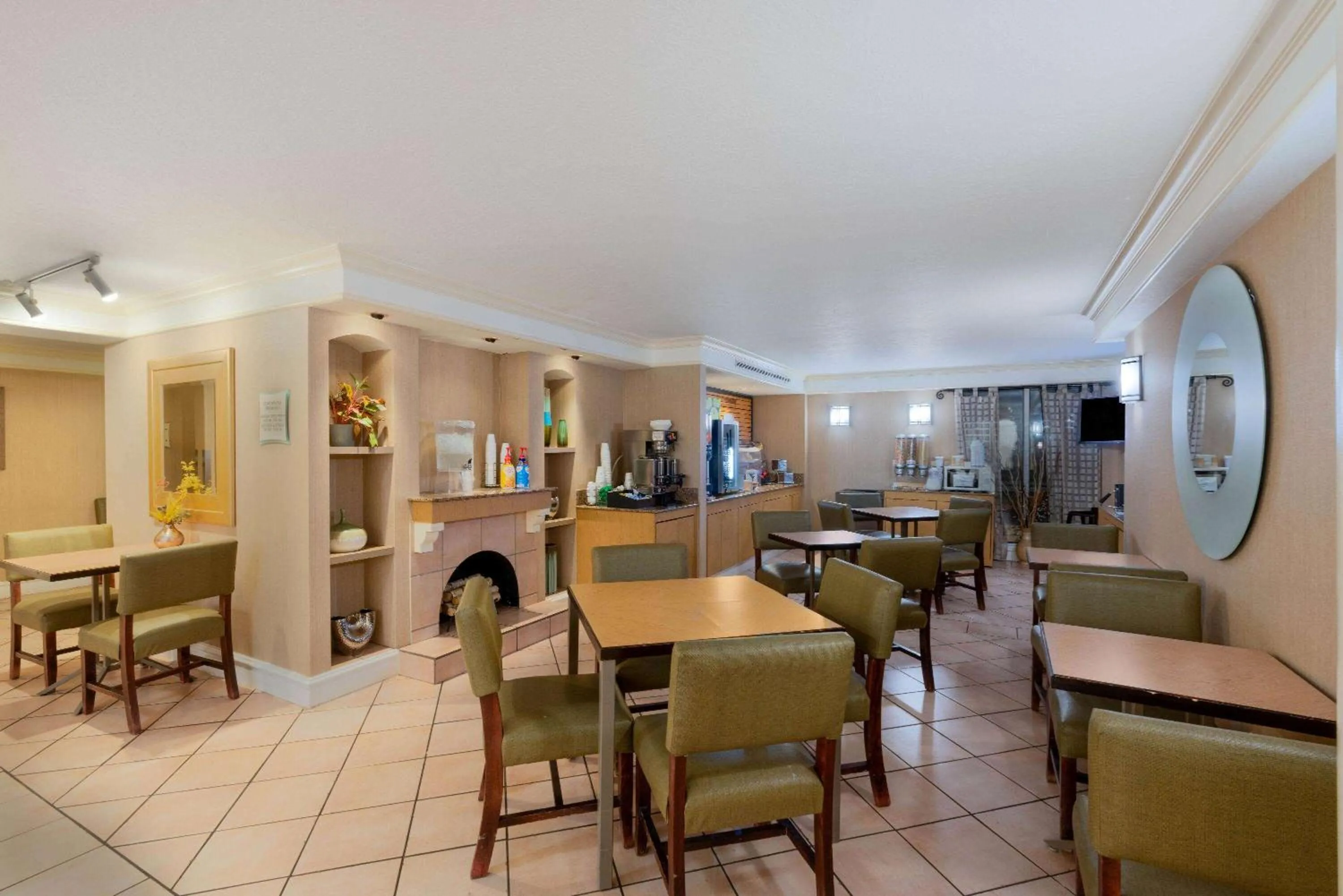 Restaurant/places to eat in La Quinta Inn by Wyndham Cheyenne