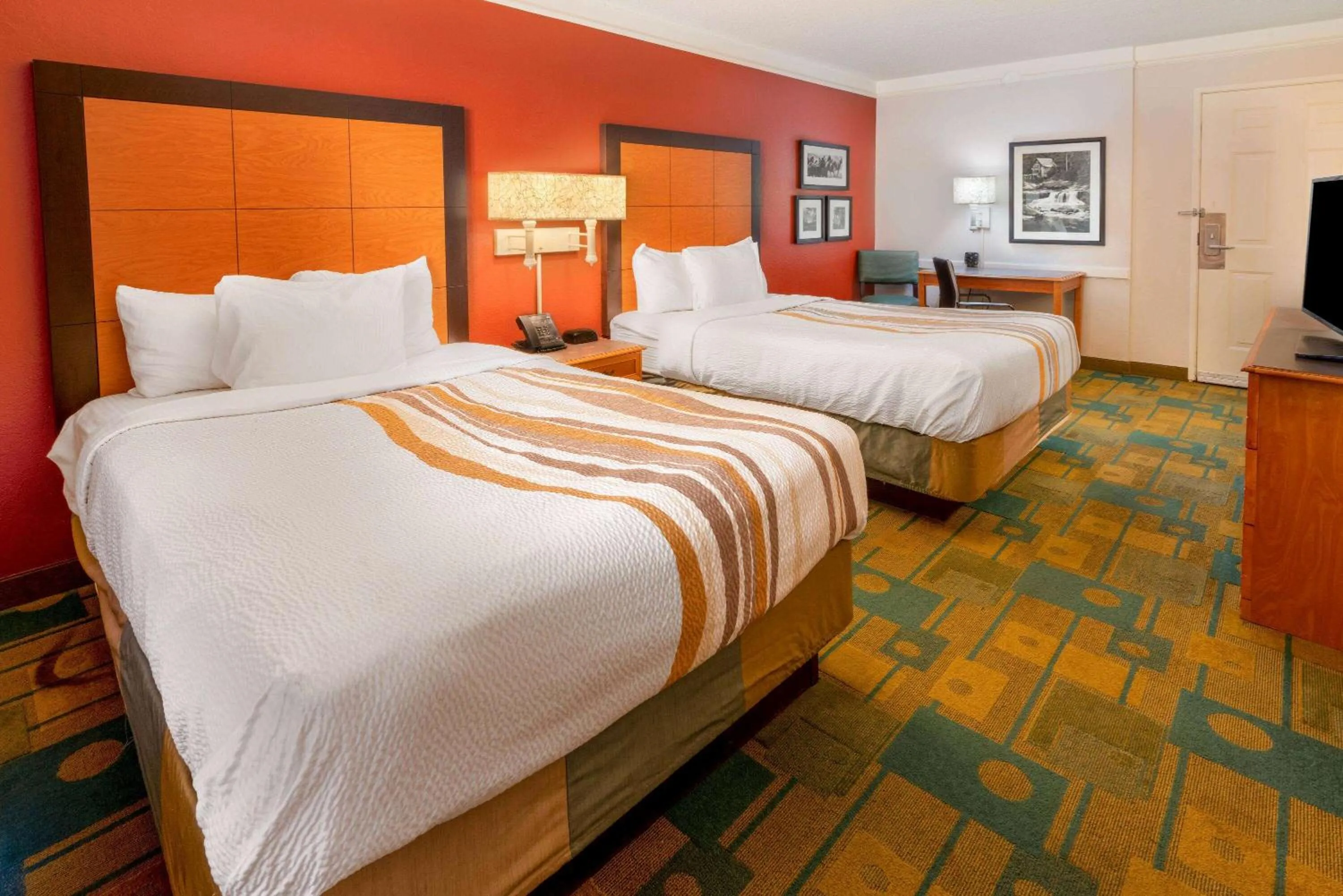 Photo of the whole room, Bed in La Quinta Inn by Wyndham Cheyenne