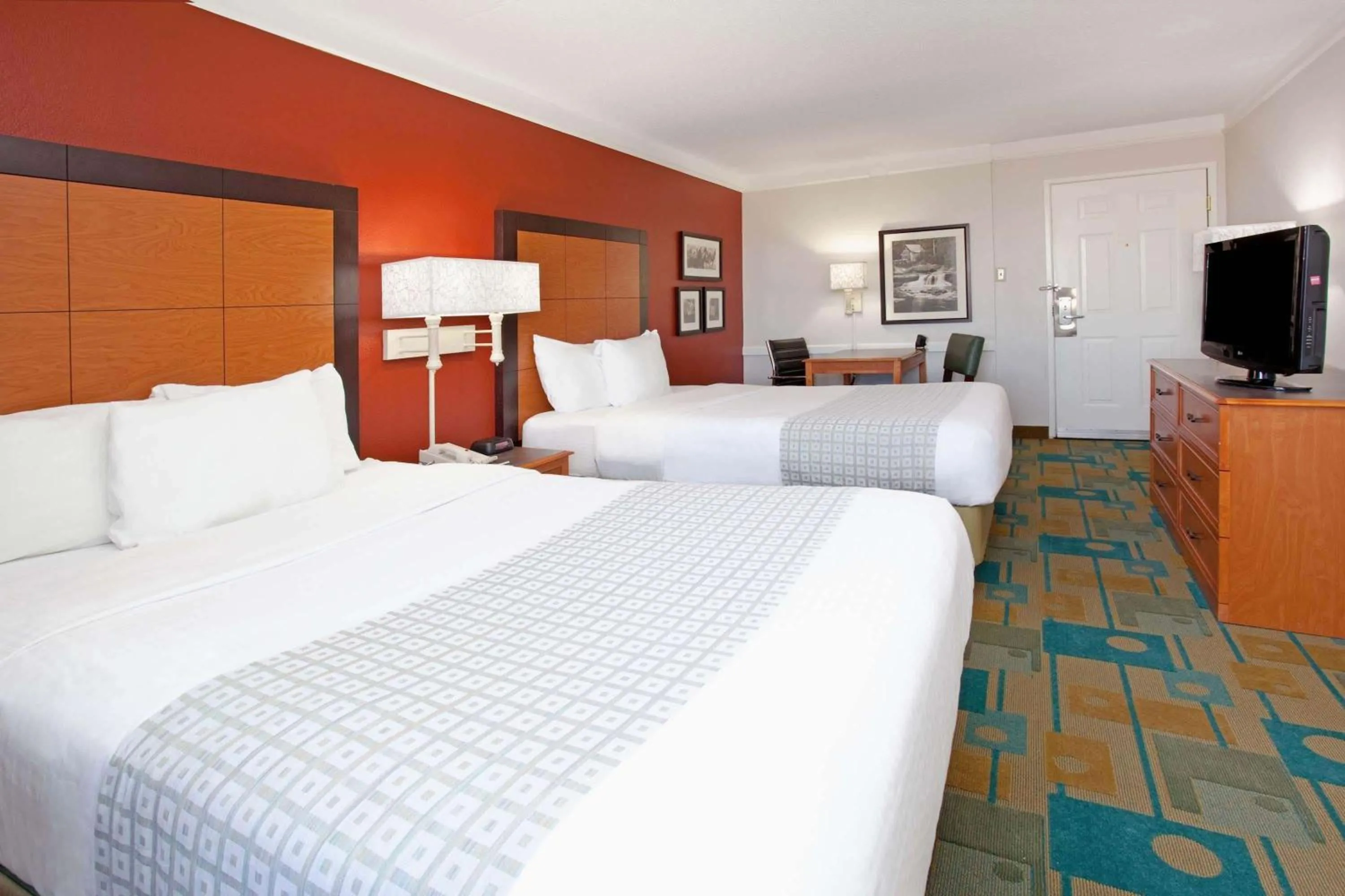 Photo of the whole room, Bed in La Quinta Inn by Wyndham Cheyenne
