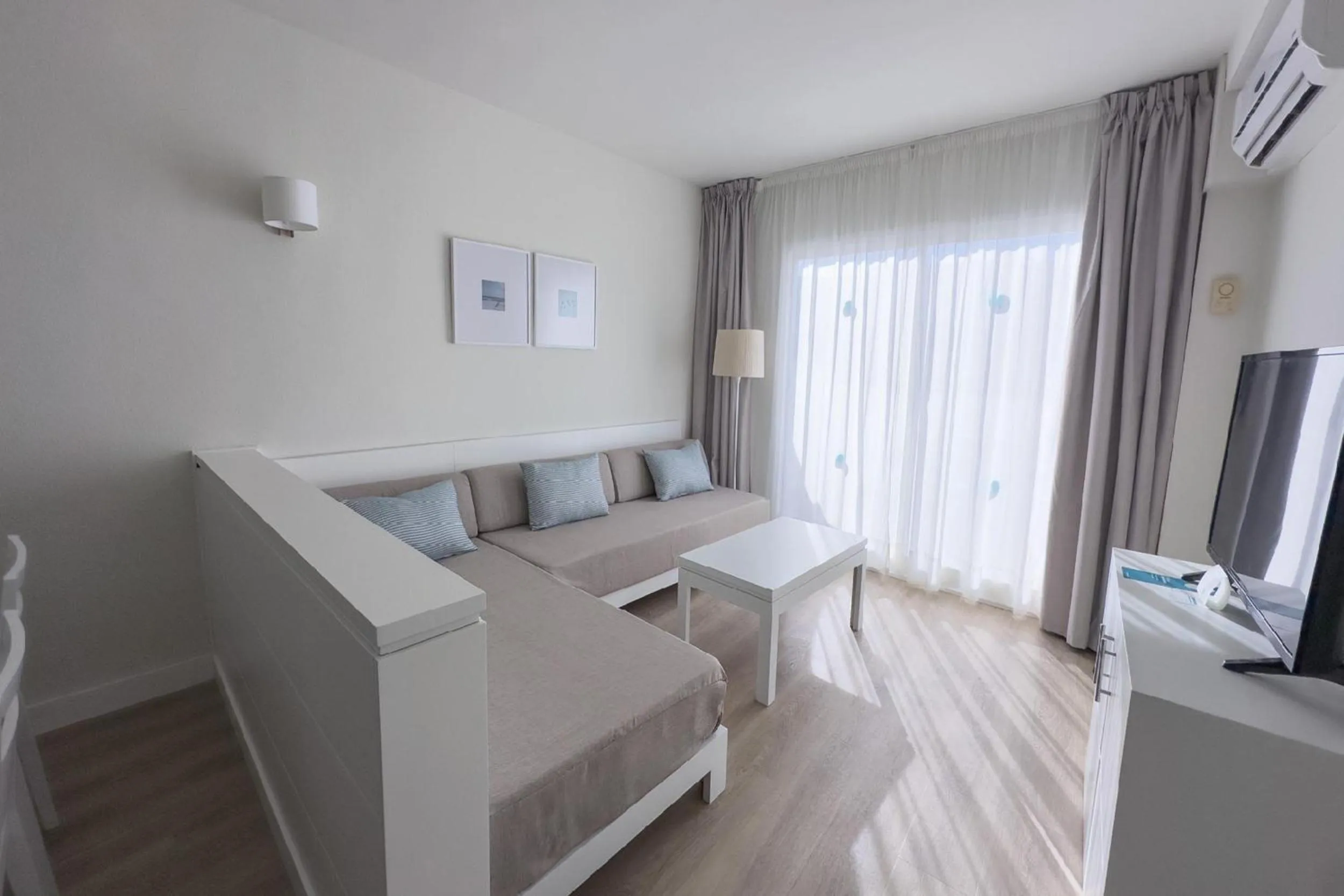 Photo of the whole room, Bed in BLUESEA Club Martha's