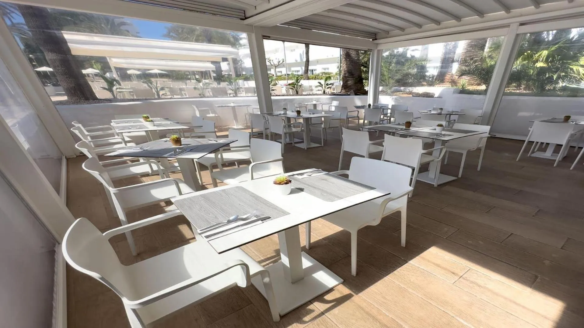 Restaurant/places to eat in BLUESEA Club Martha's