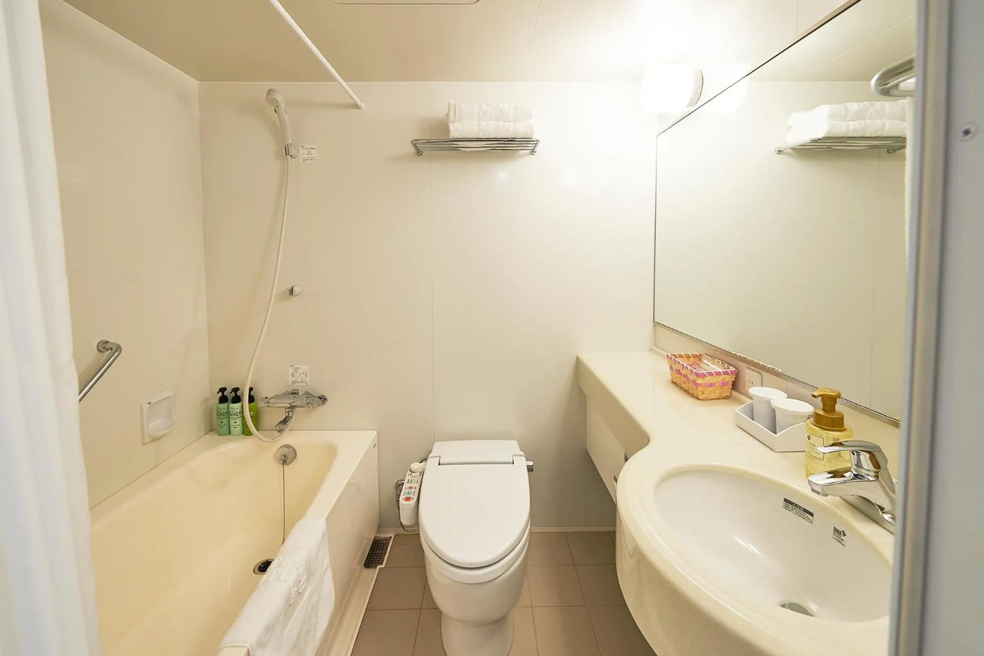 Photo of the whole room in Sotetsu Fresa Inn Nagano-Zenkojiguchi