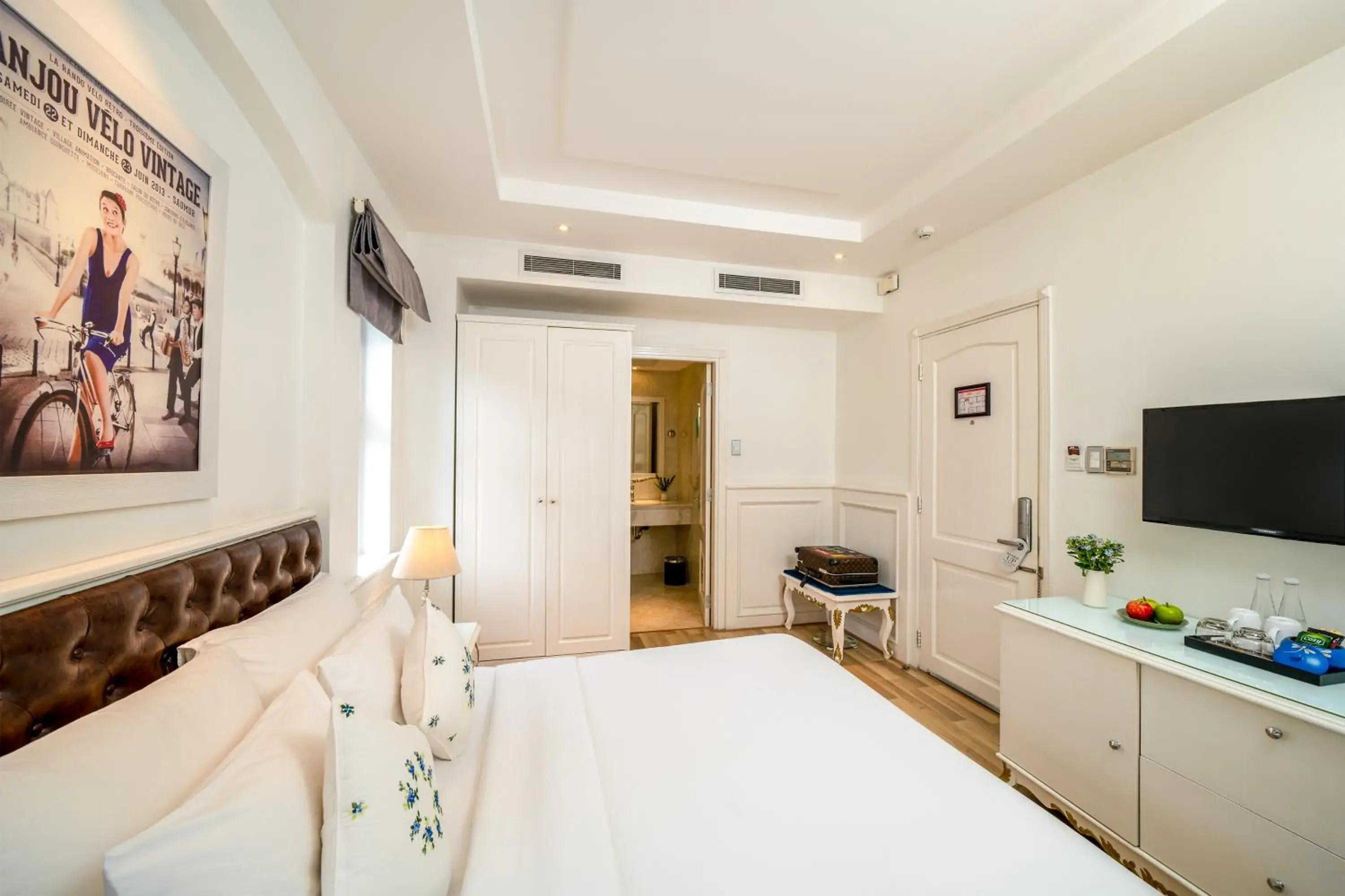 Saigon View Deluxe Room in Alagon Saigon Hotel & Spa Saigon View Deluxe Room in Alagon Saigon Hotel & Spa