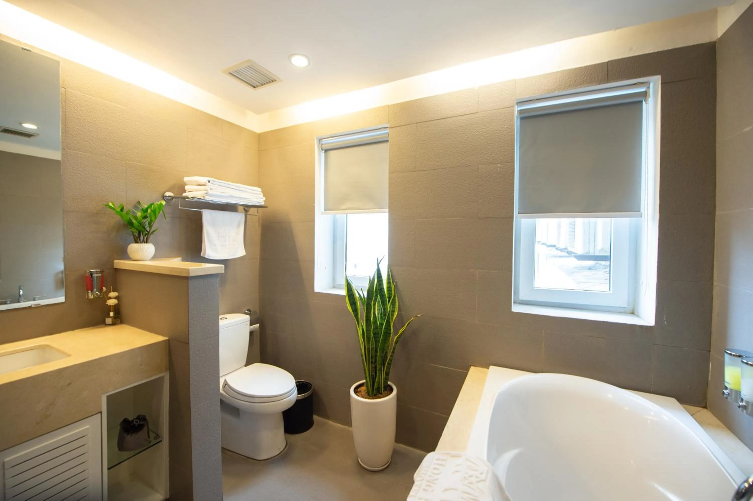 Bathroom in Hong Ha Hotel