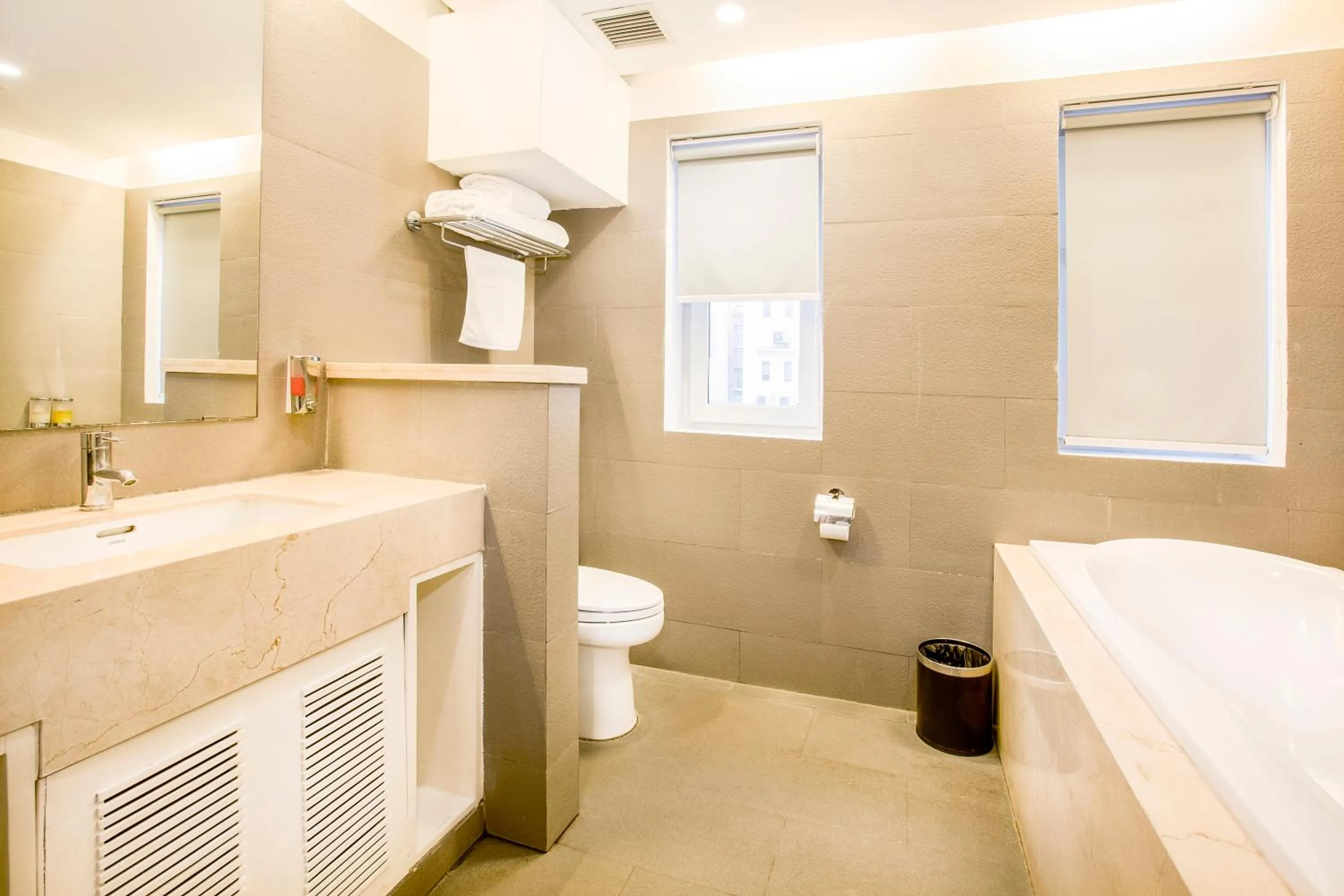 Bathroom in Hong Ha Hotel