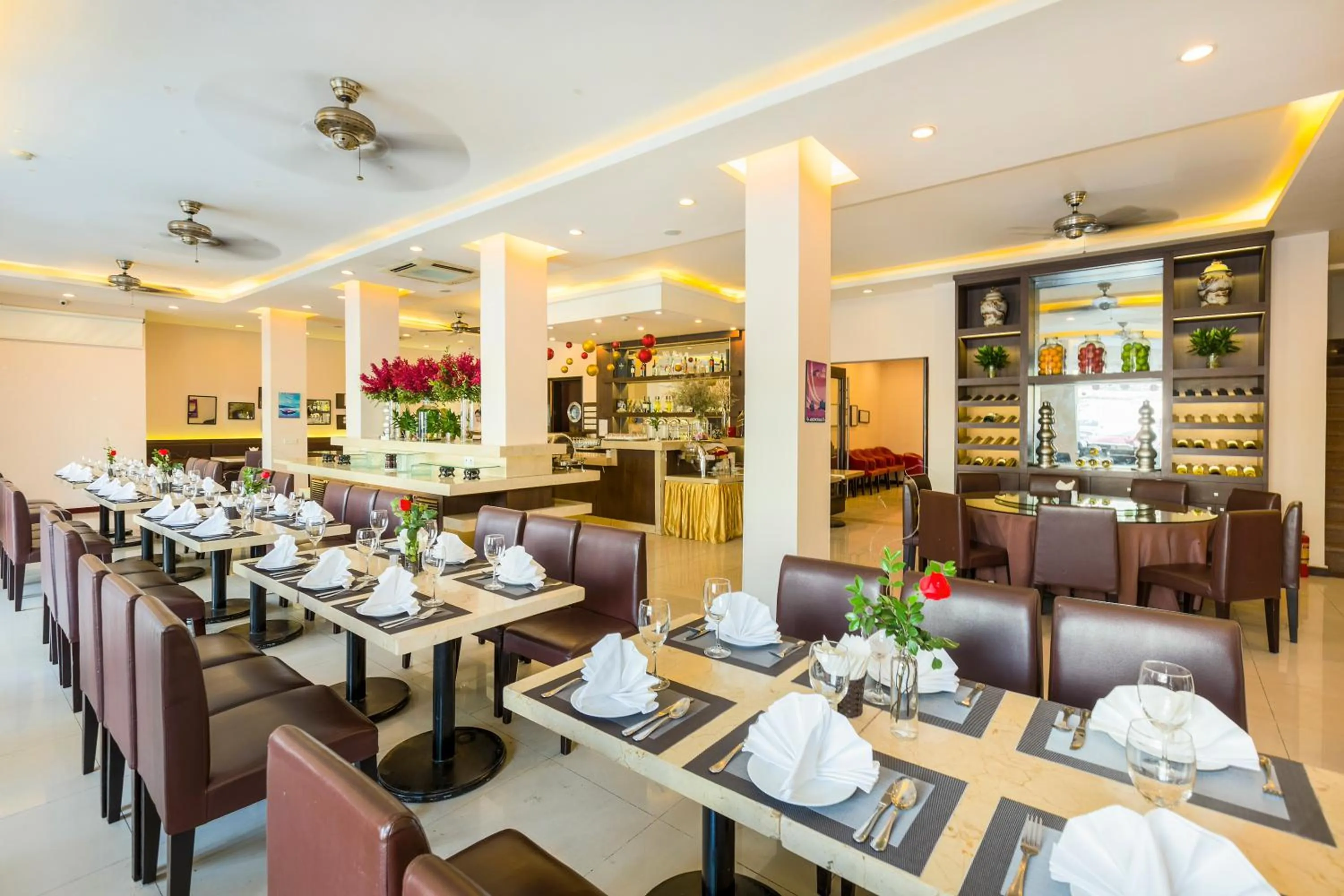 Restaurant/places to eat in Hong Ha Hotel