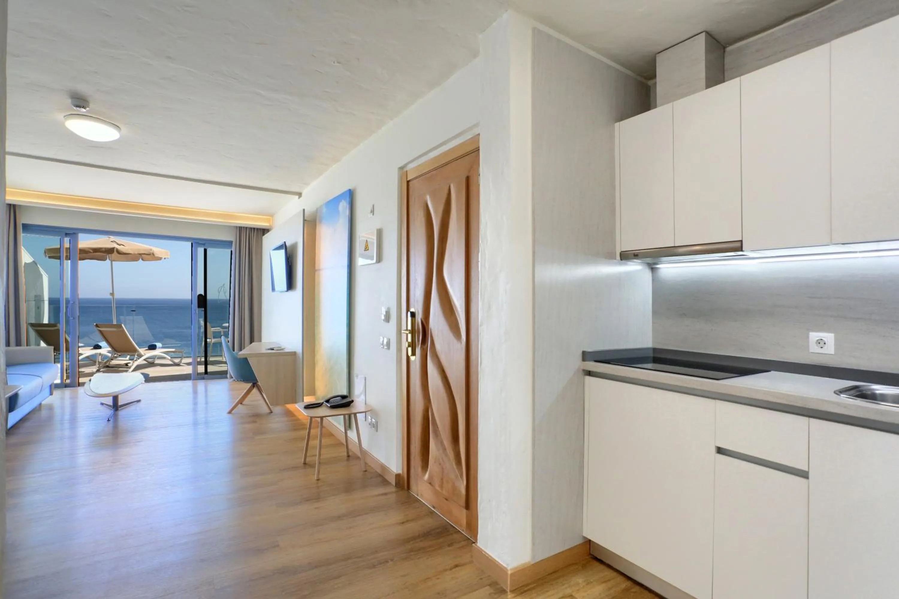 Kitchen or kitchenette in Apartamentos Garden & Sea Boutique Lodging by LIVVO