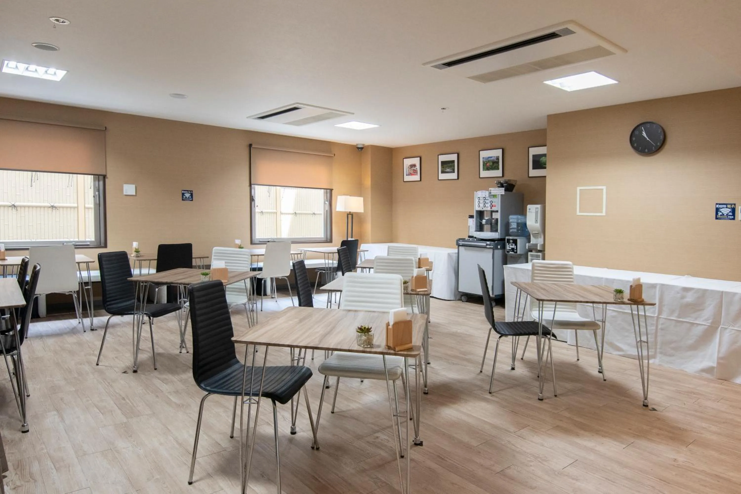 Restaurant/Places to Eat in Kyoto Hana Hotel