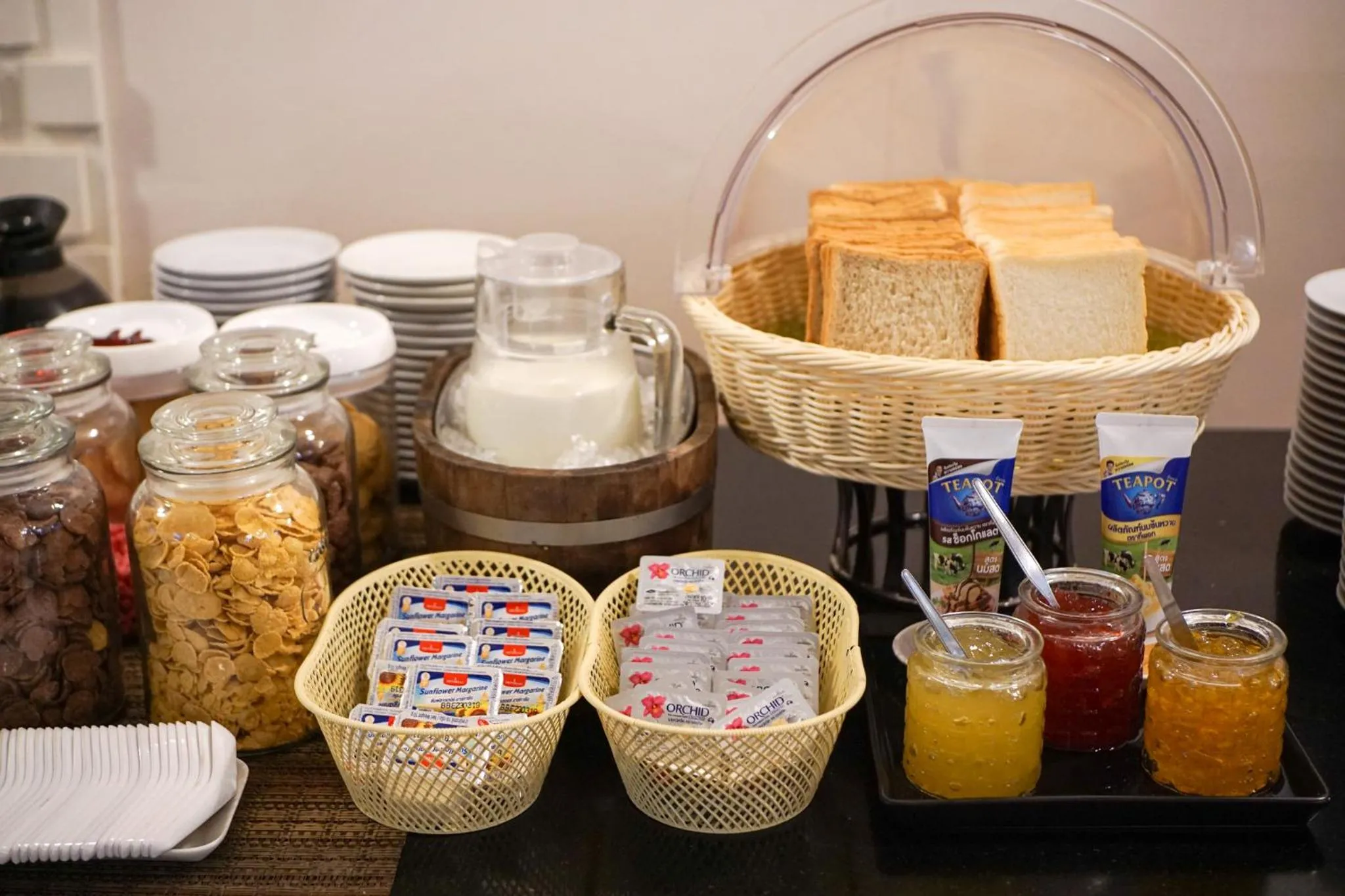 Buffet breakfast in Nantrungjai Boutique Hotel