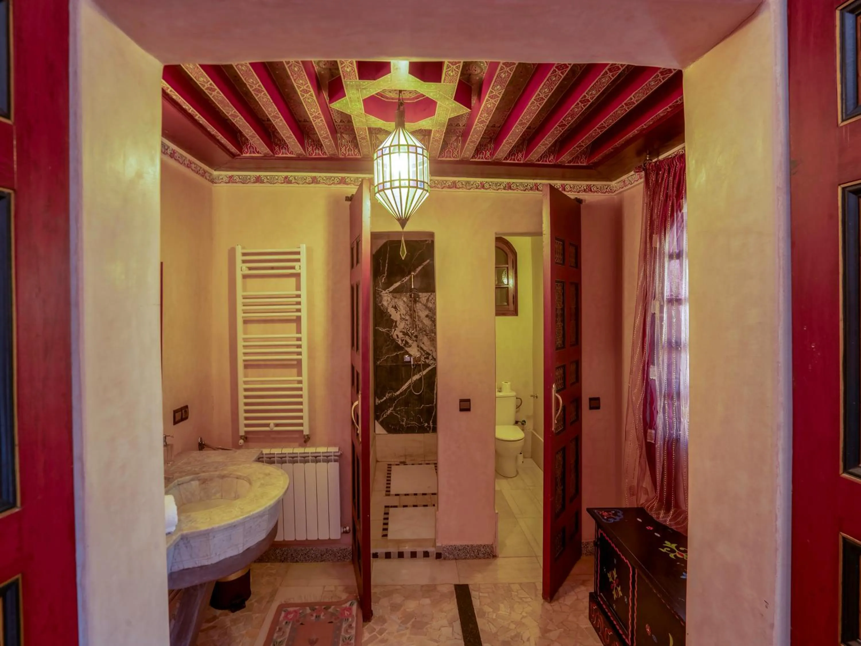 Shower in Clé De Sol Riad & SPA